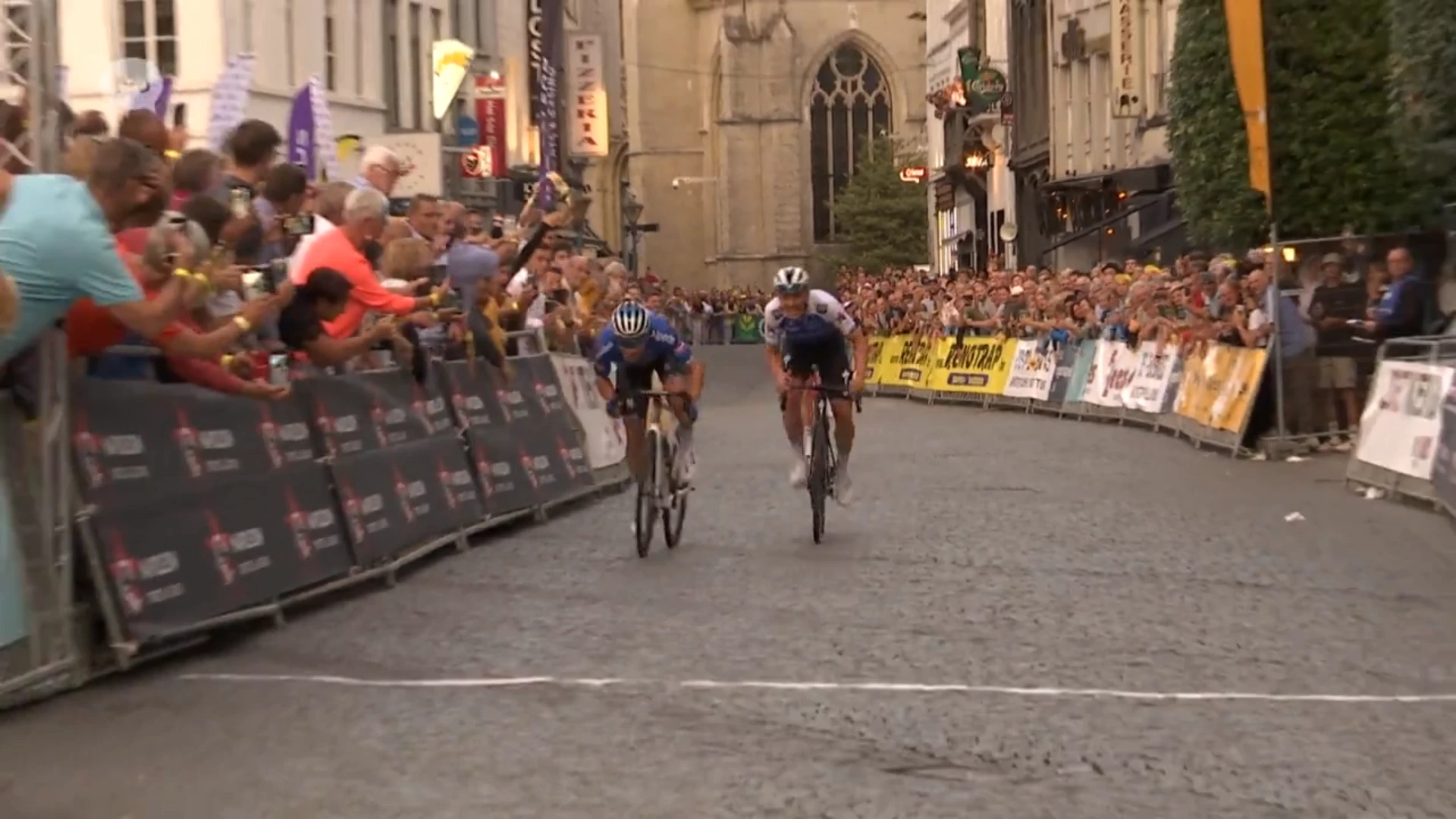 Jasper Philipsen wint Natourcriterium in Aalst, Lampaert en Thomas vervolledigen podium