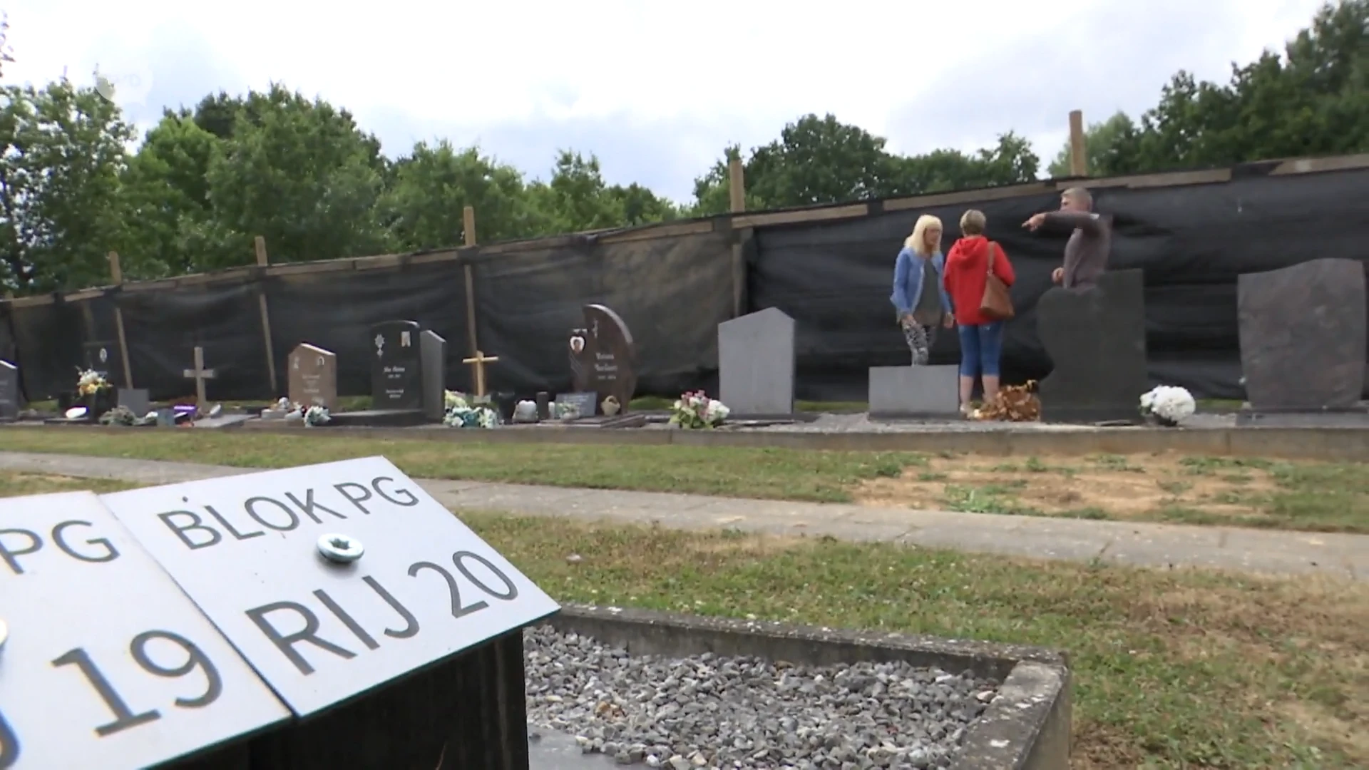 Stad maakt pijnlijke fout op begraafplaats, verkeerde graven in werfzone: "Ik vond het graf van mijn moeder niet, verschrikkelijk"