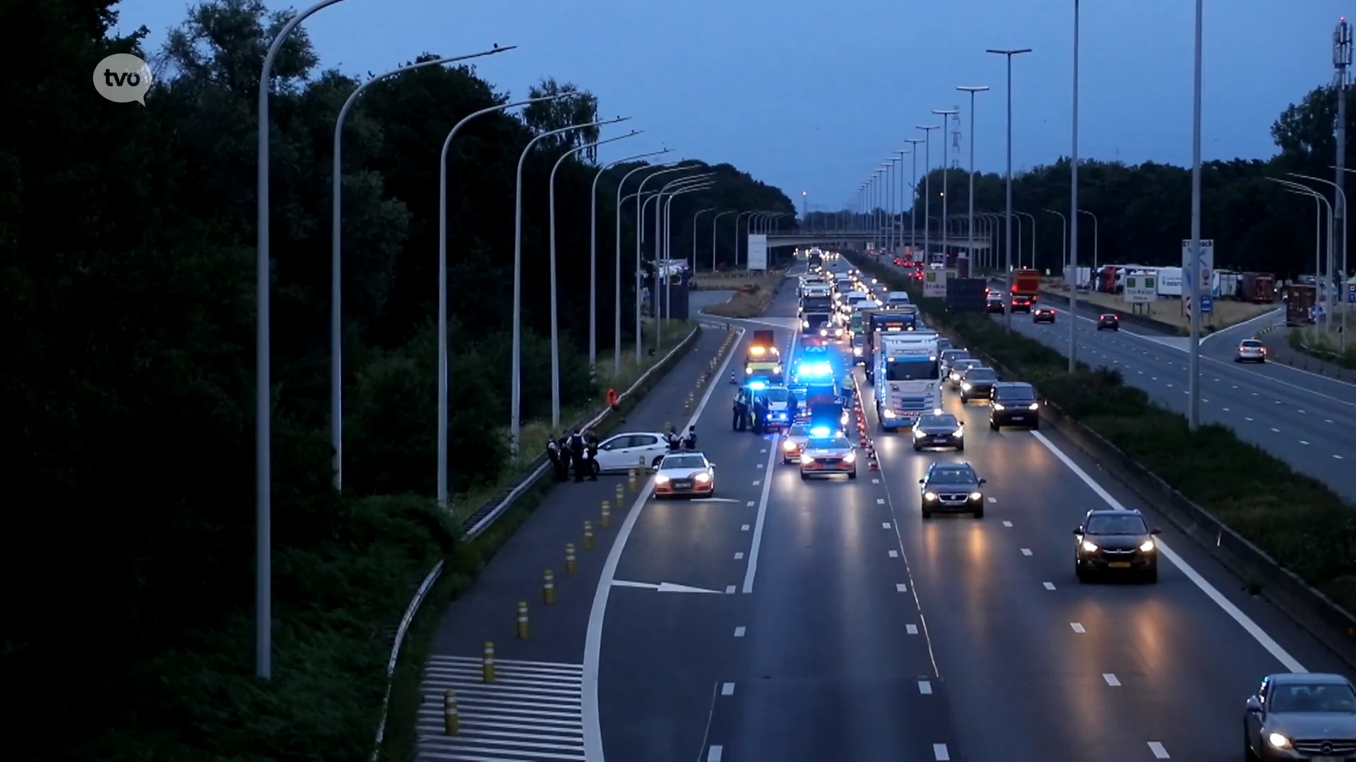 Politieachtervolging van 70 kilometer eindigt met crash op E17 in Waasmunster