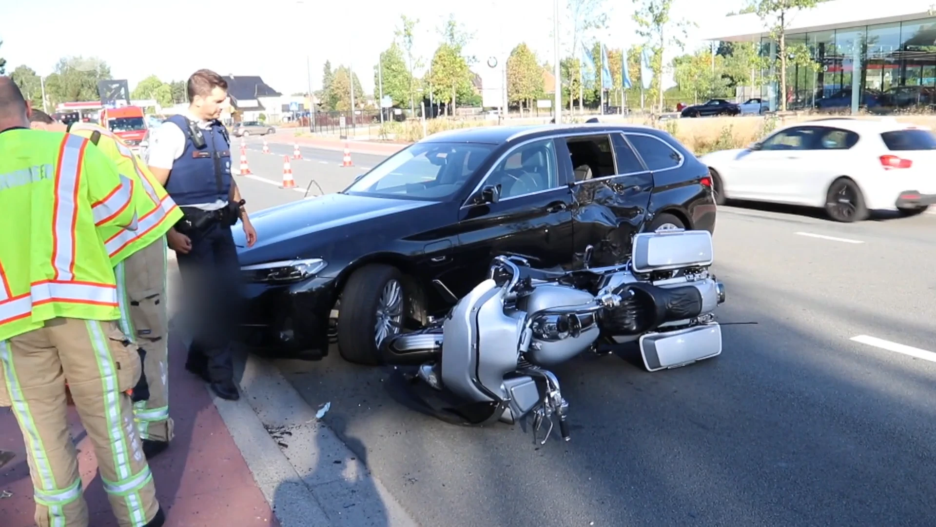 Erembodegem: motorrijder gewond nadat hij tegen manoeuvrerende auto rijdt