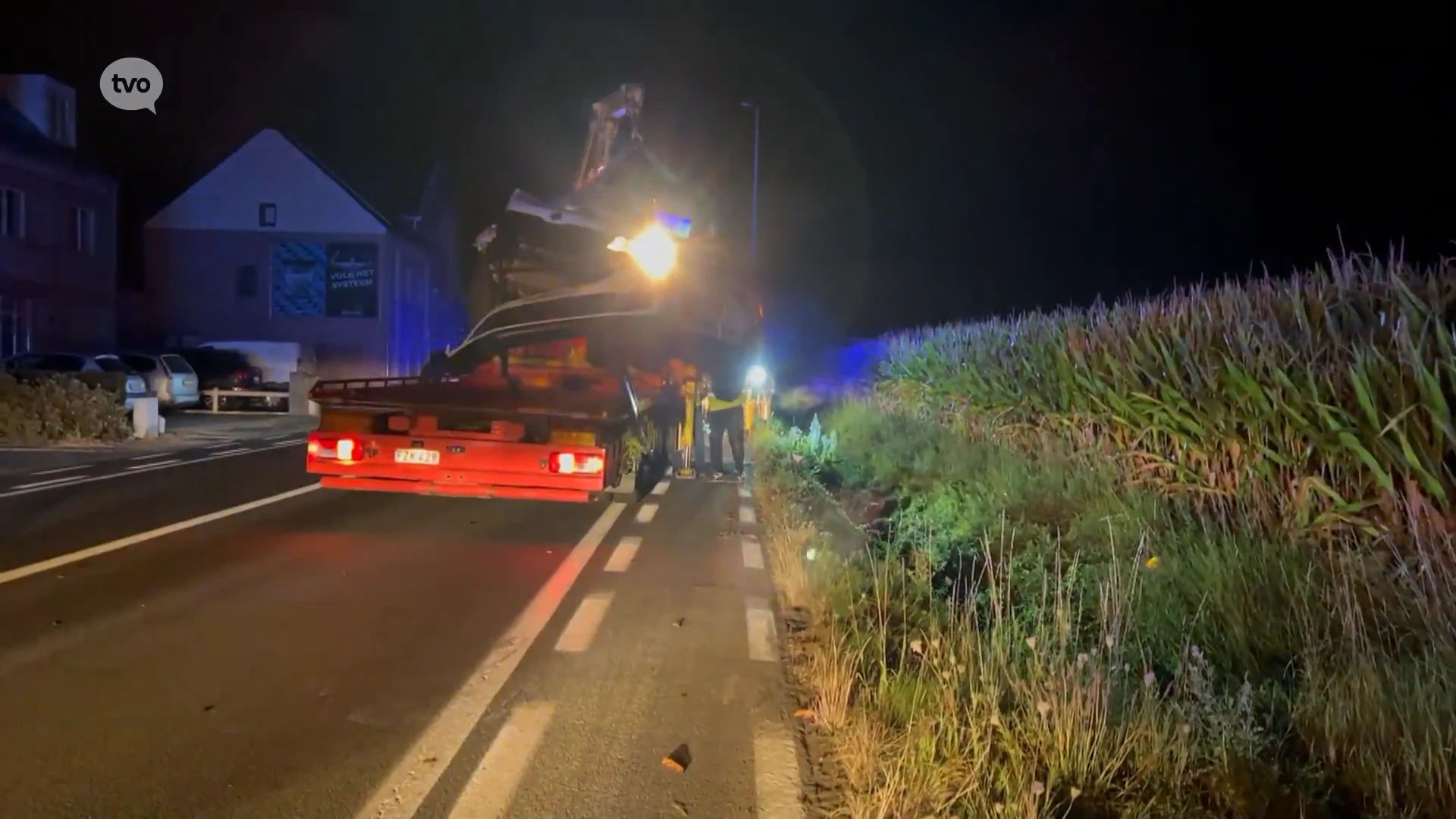 Chauffeur botst tegen elektriciteitspaal en belandt in gracht in Neigem