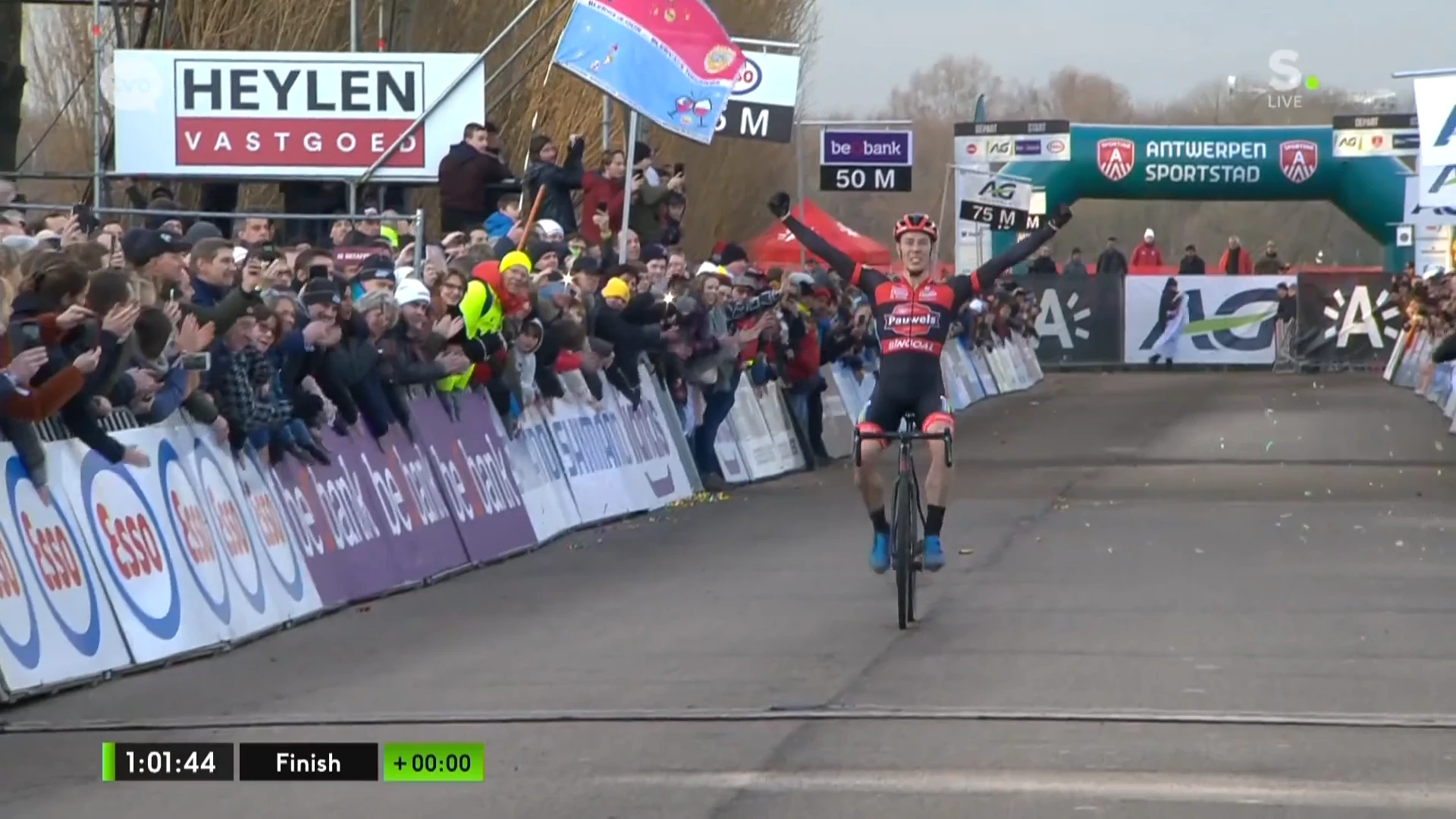 Laurens Sweeck en Pauwels Sauzen-Bingoal uit mekaar