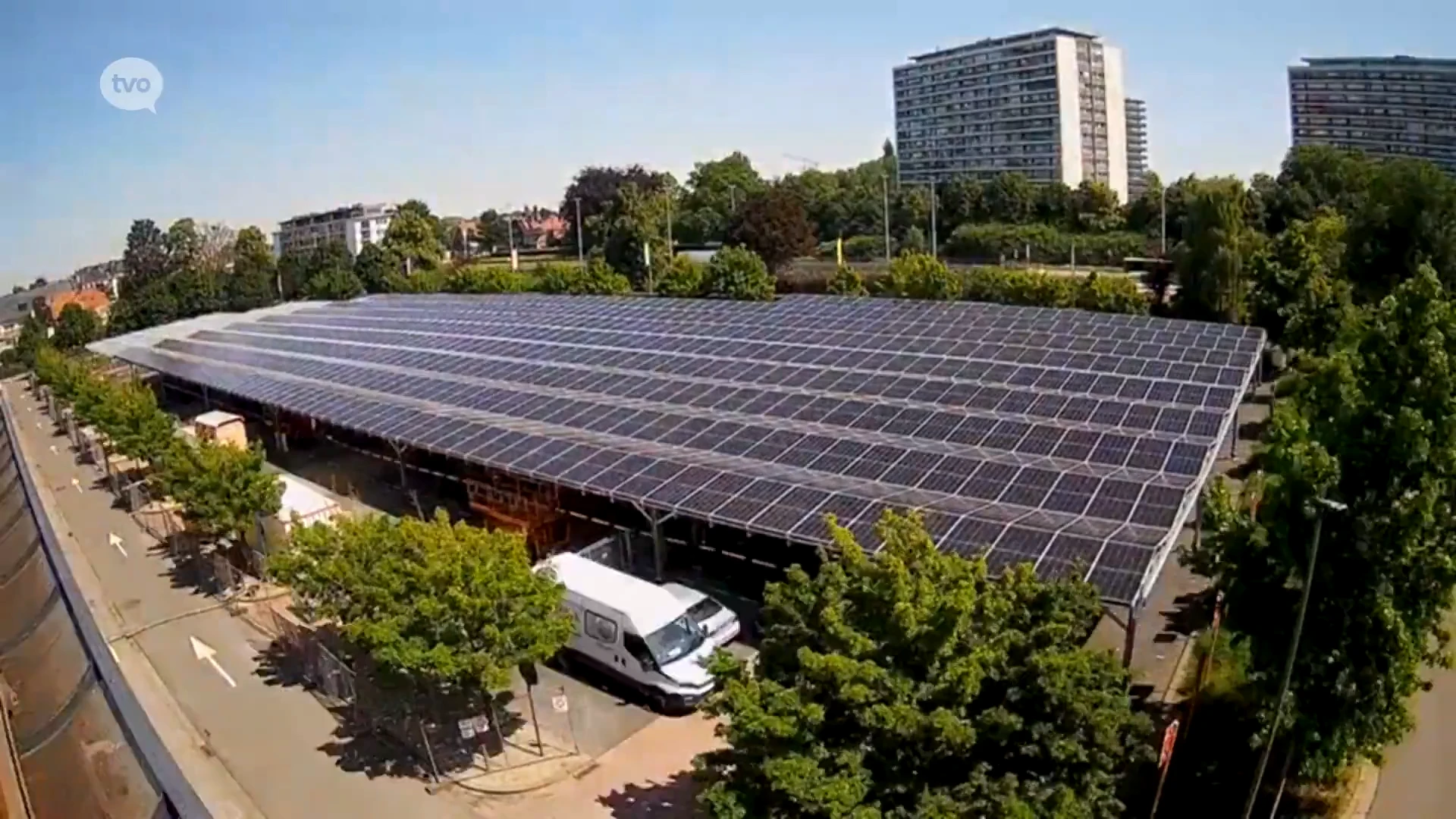 Waasland Shopping bouwt één van de grootste zonnepanelen carports van Vlaanderen