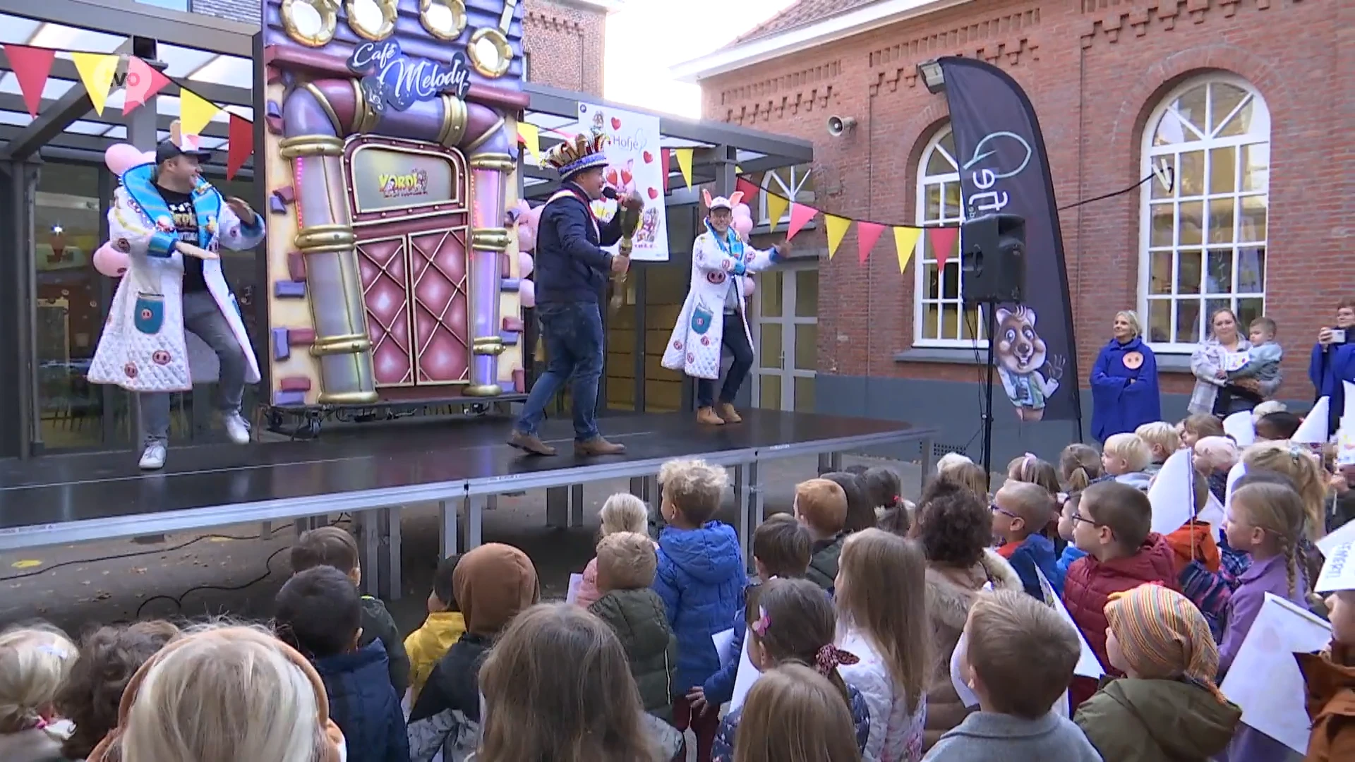 Kersverse Aalsterse Prins Carnaval als een held ontvangen op zijn school