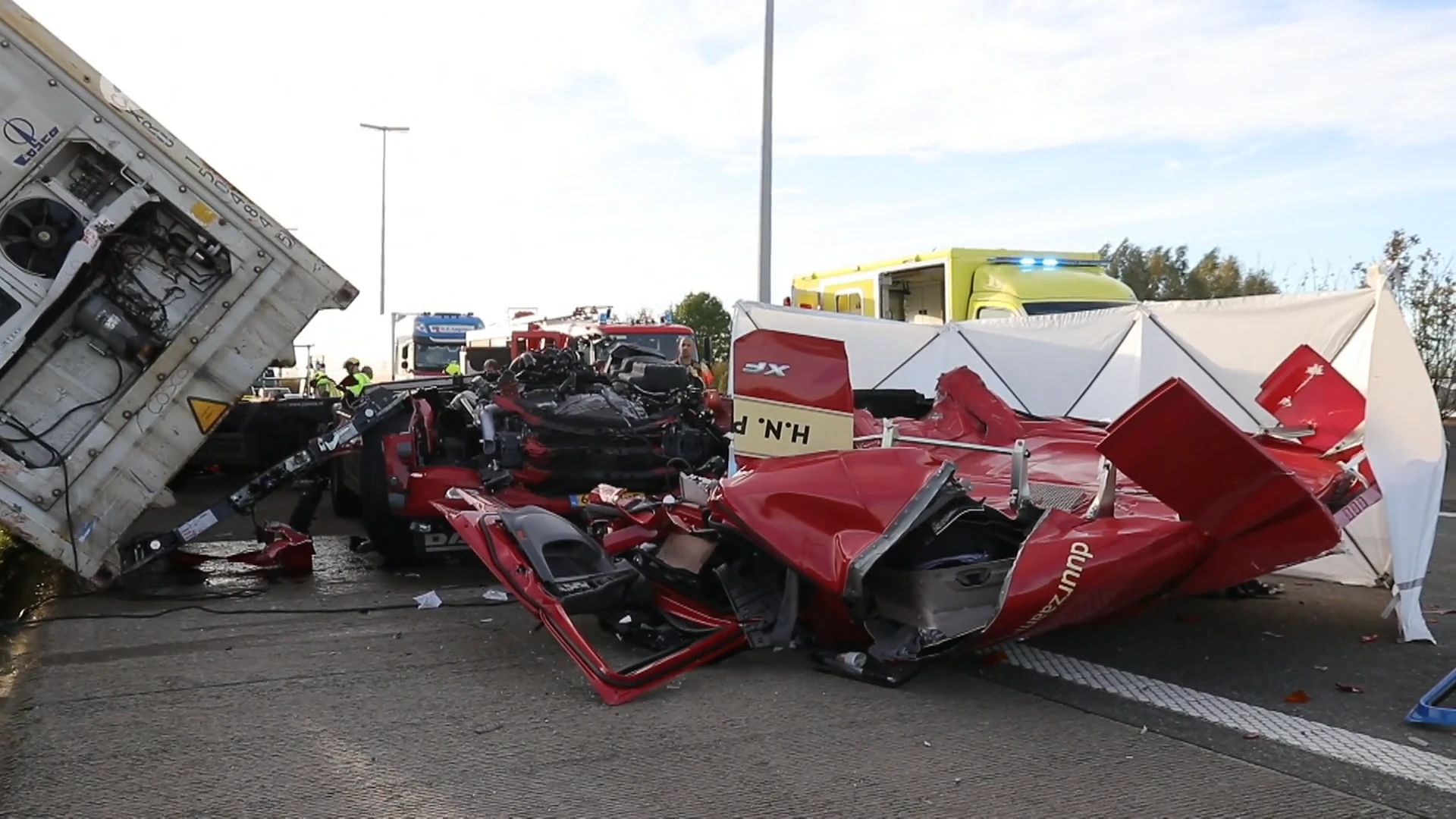 Sint-Gillis-Waas: Beelden tonen enorme ravage na horrorcrash op E34