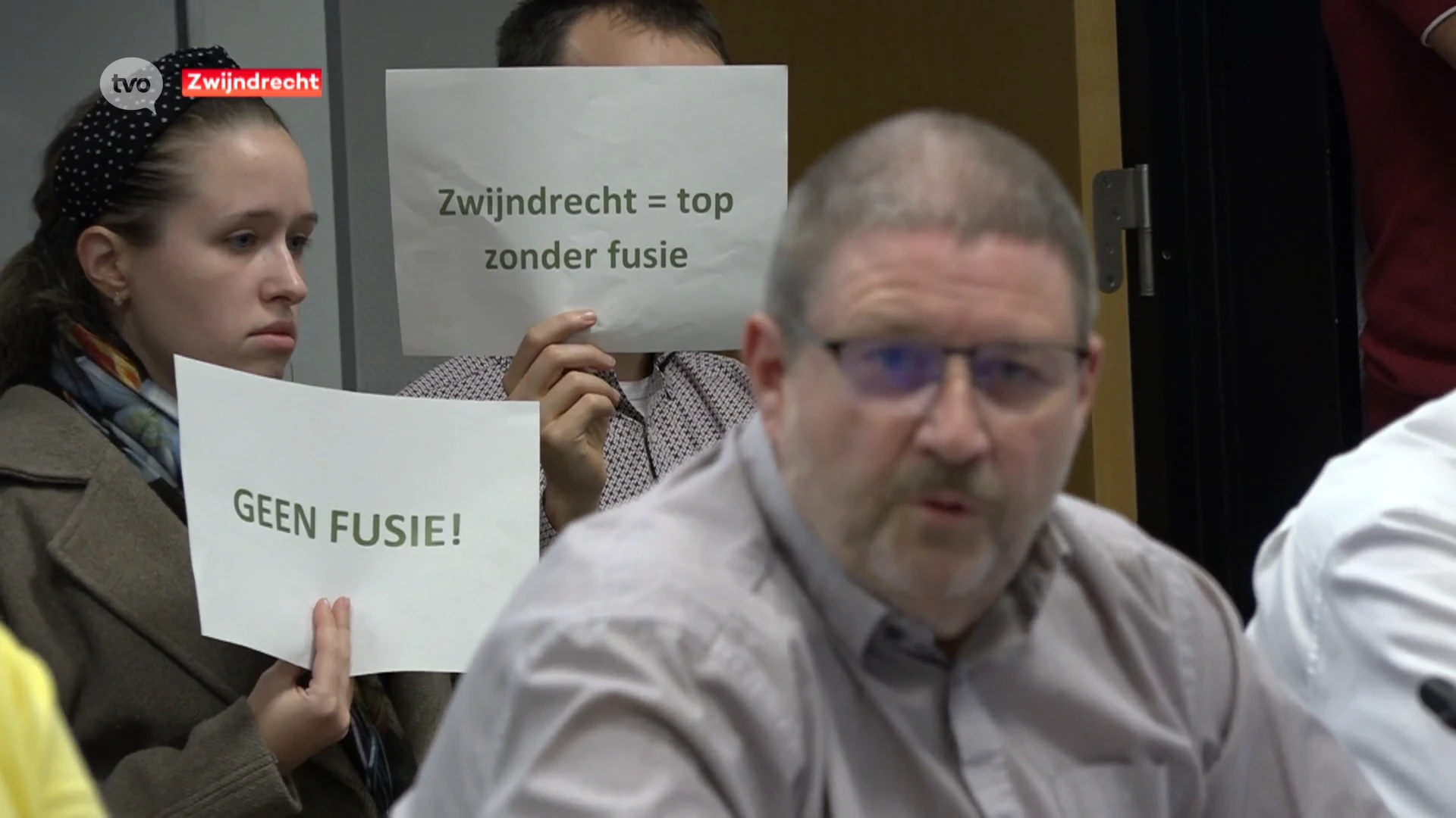 Zwijndrecht stapt mee in fusie met Beveren en Kruibeke na zeer woelige gemeenteraad, er komt wel nog een volksraadpleging