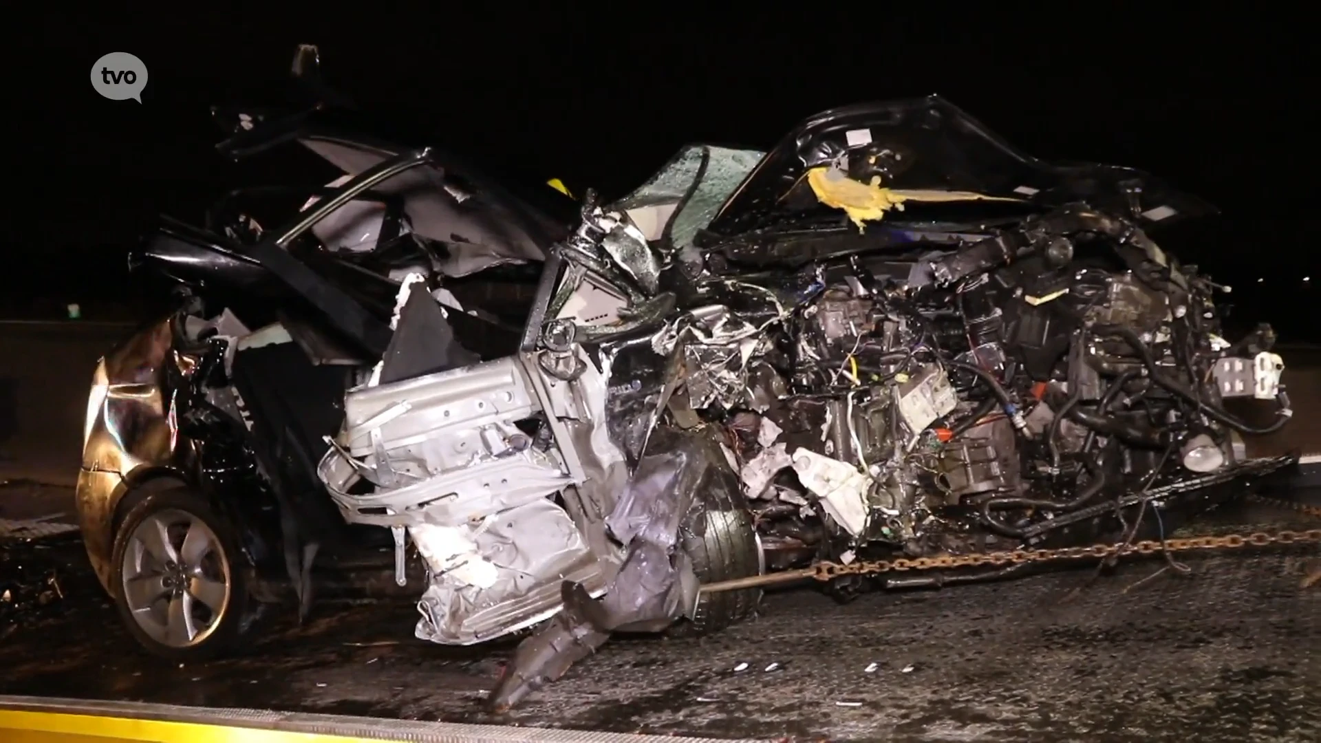 Spookrijder onder invloed en zonder rijbewijs botst frontaal met taxi op E17 in Haasdonk