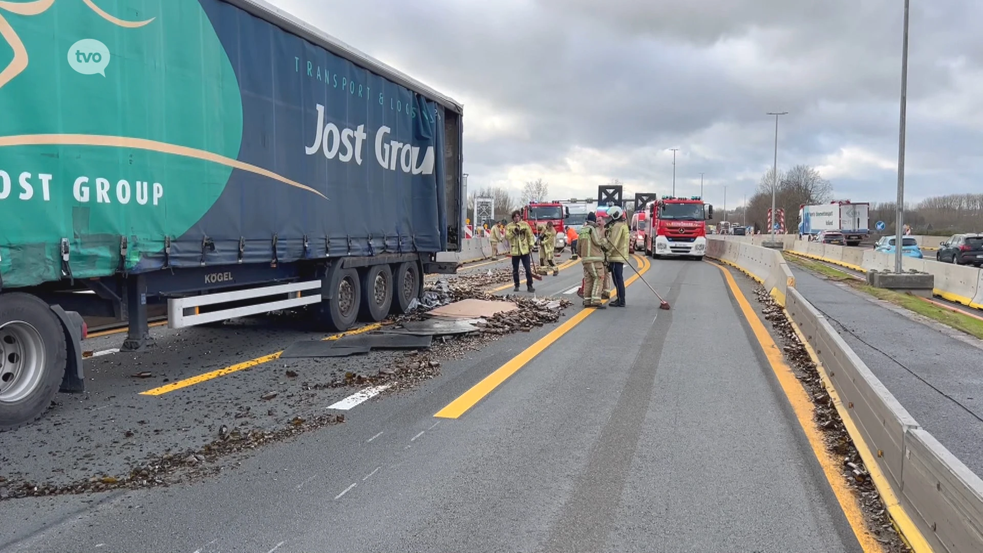 Opnieuw verlies van lading flesjes op E40 ter hoogte van wegenwerken Erpe-Mere