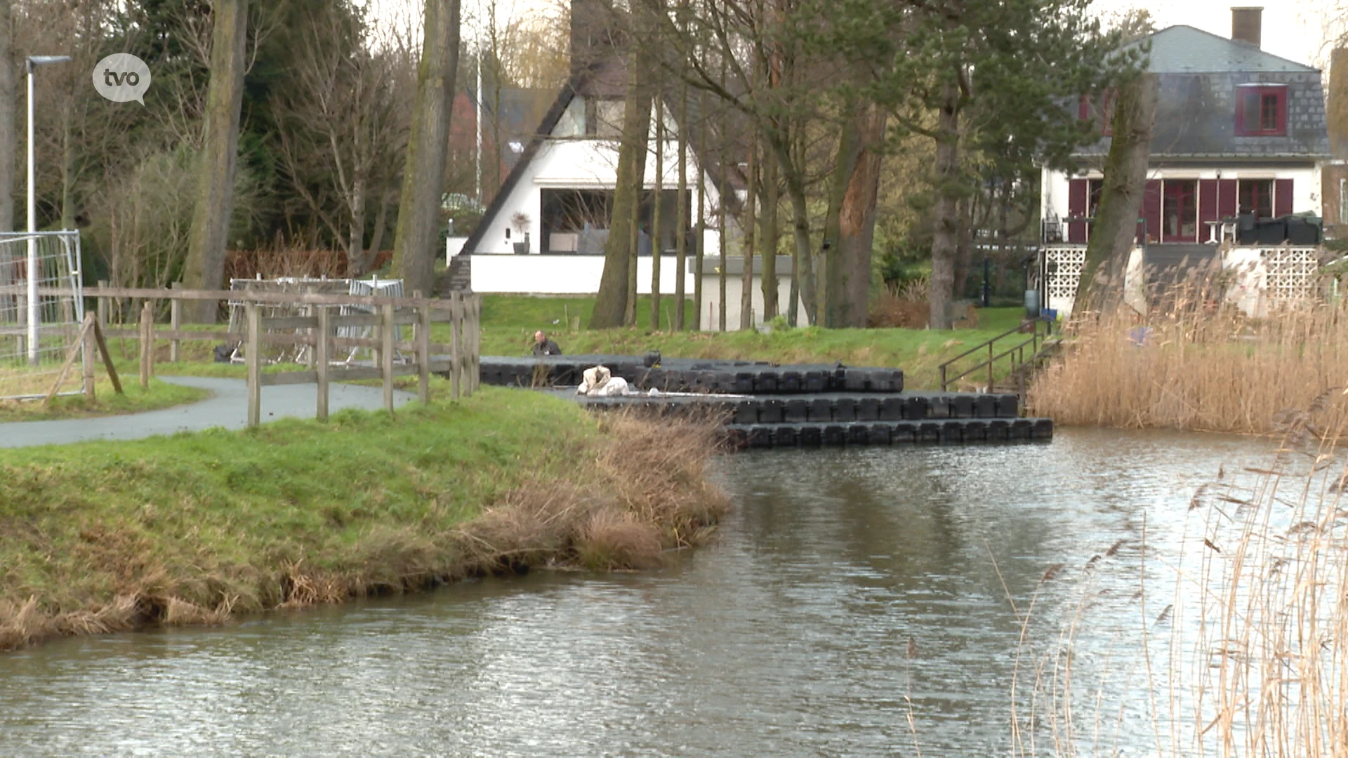 Drijvend ponton aangekomen voor BK veldrijden dit weekend in Lokeren