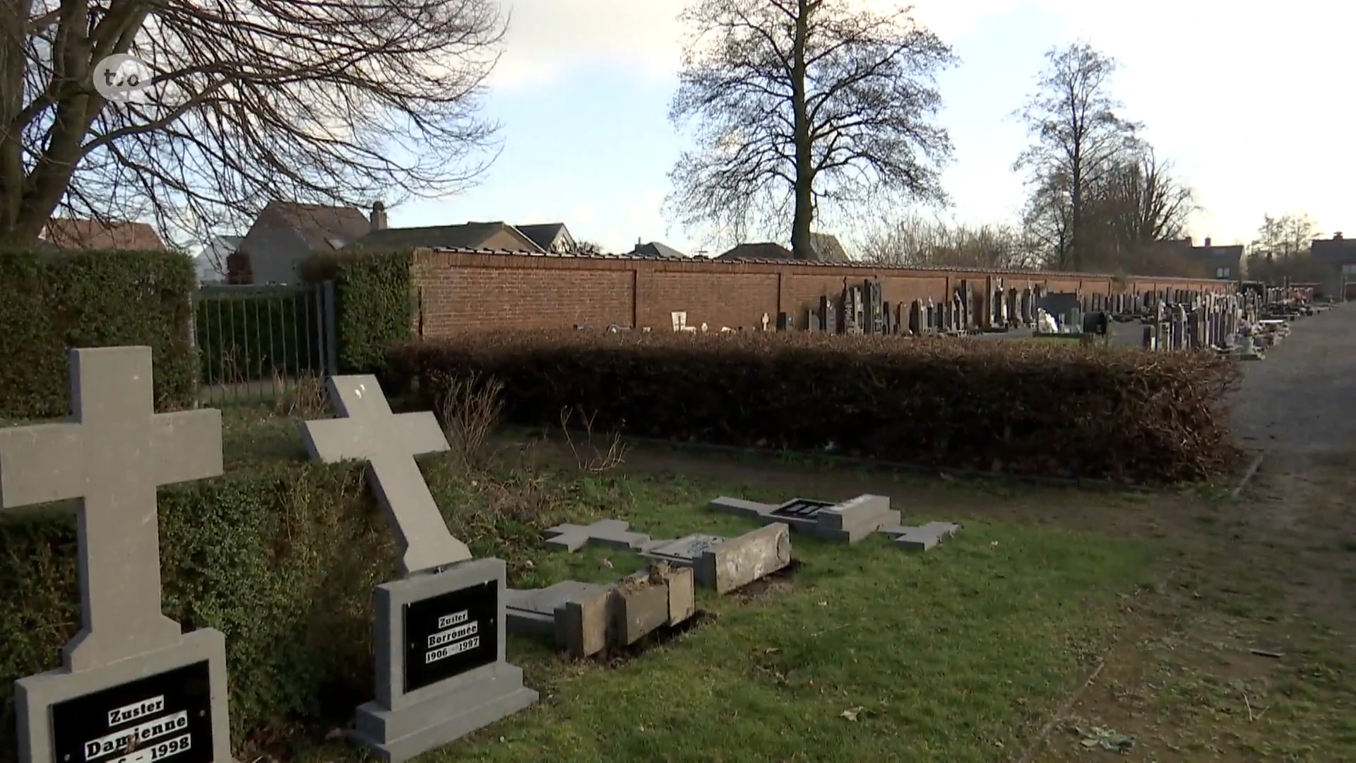 Grafzerken omvergeduwd en foto's beschoten op kerkhof van Kieldrecht