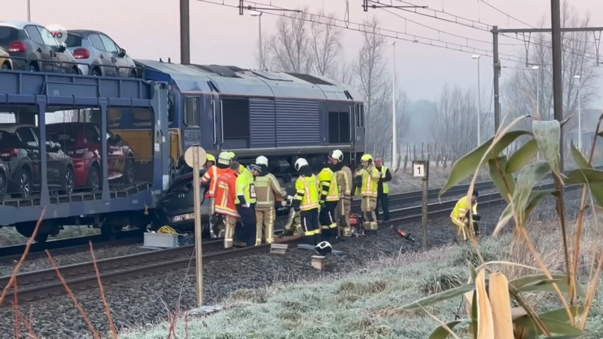 Alle spoorwegovergangen sinds de middag weer open na botsing tussen goederentrein en auto in Schellebelle