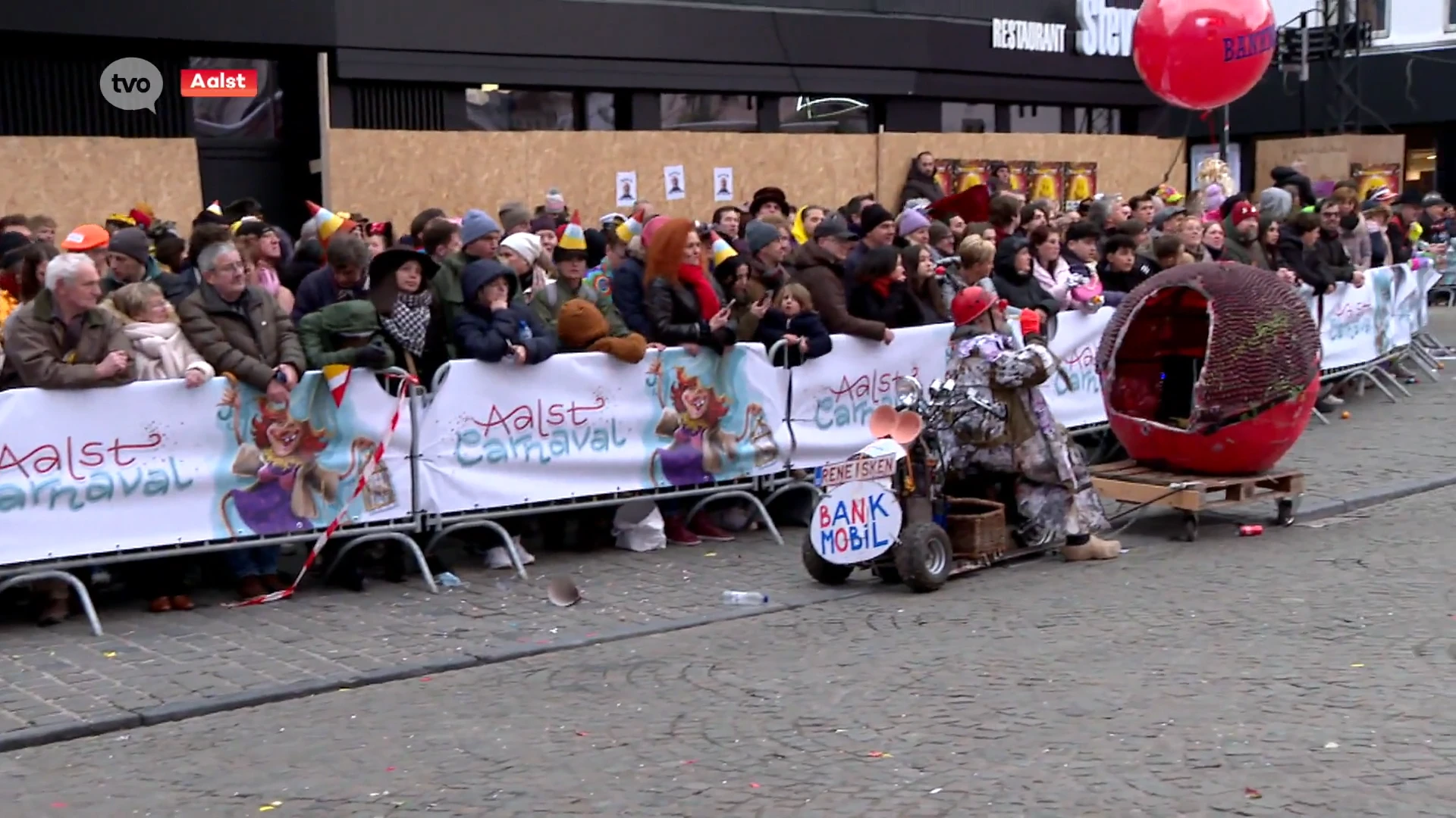 Knaldrang groter dan ooit bij de carnavalisten én de bezoekers: "Plezier maken met de vrienden"