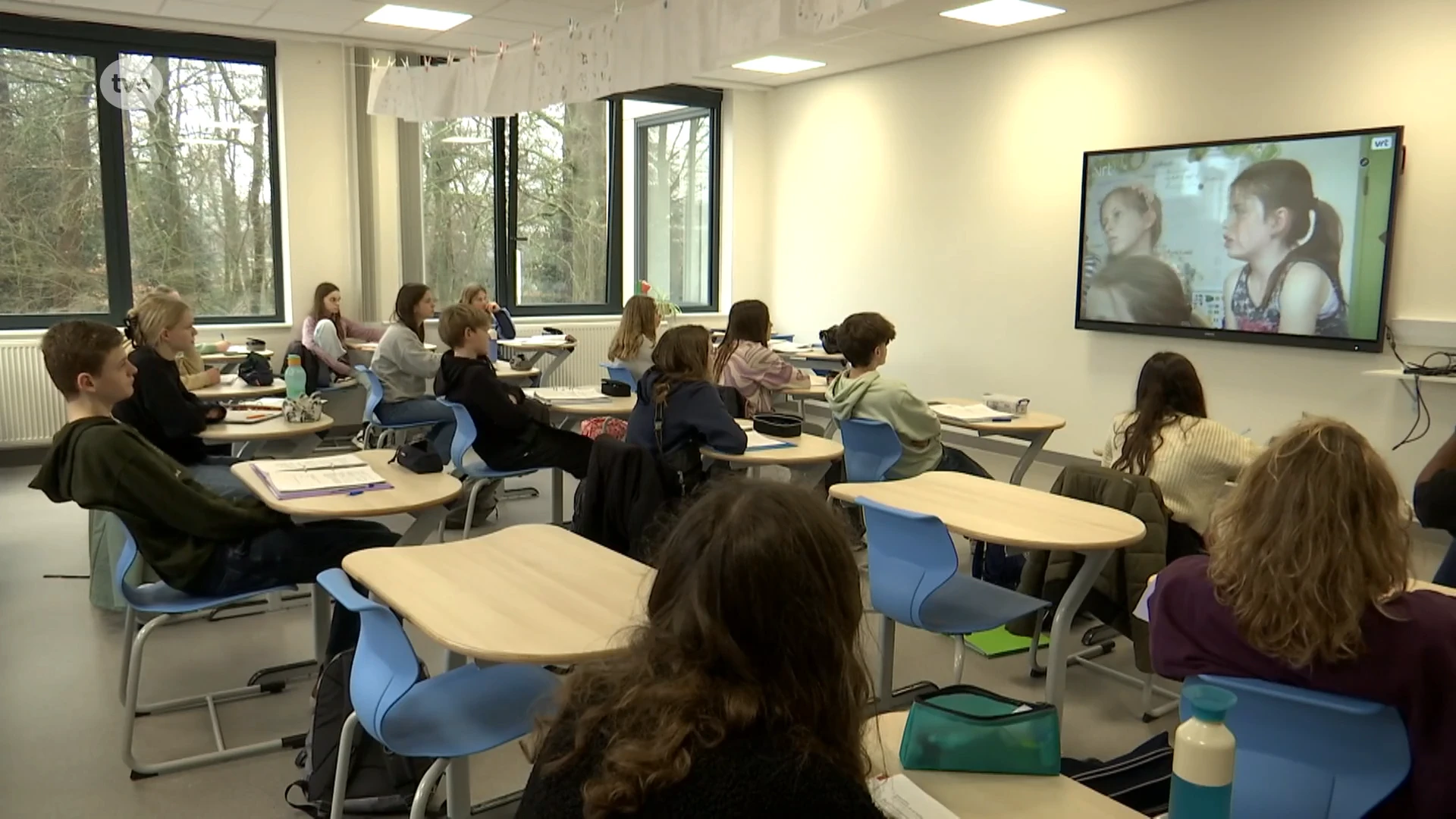 Capaciteitsprobleem middelbaar onderwijs in Beveren weer stukje kleiner dankzij nieuwe laag op schoolgebouw: "400 plaatsen gecreëerd op 4 jaar tijd"