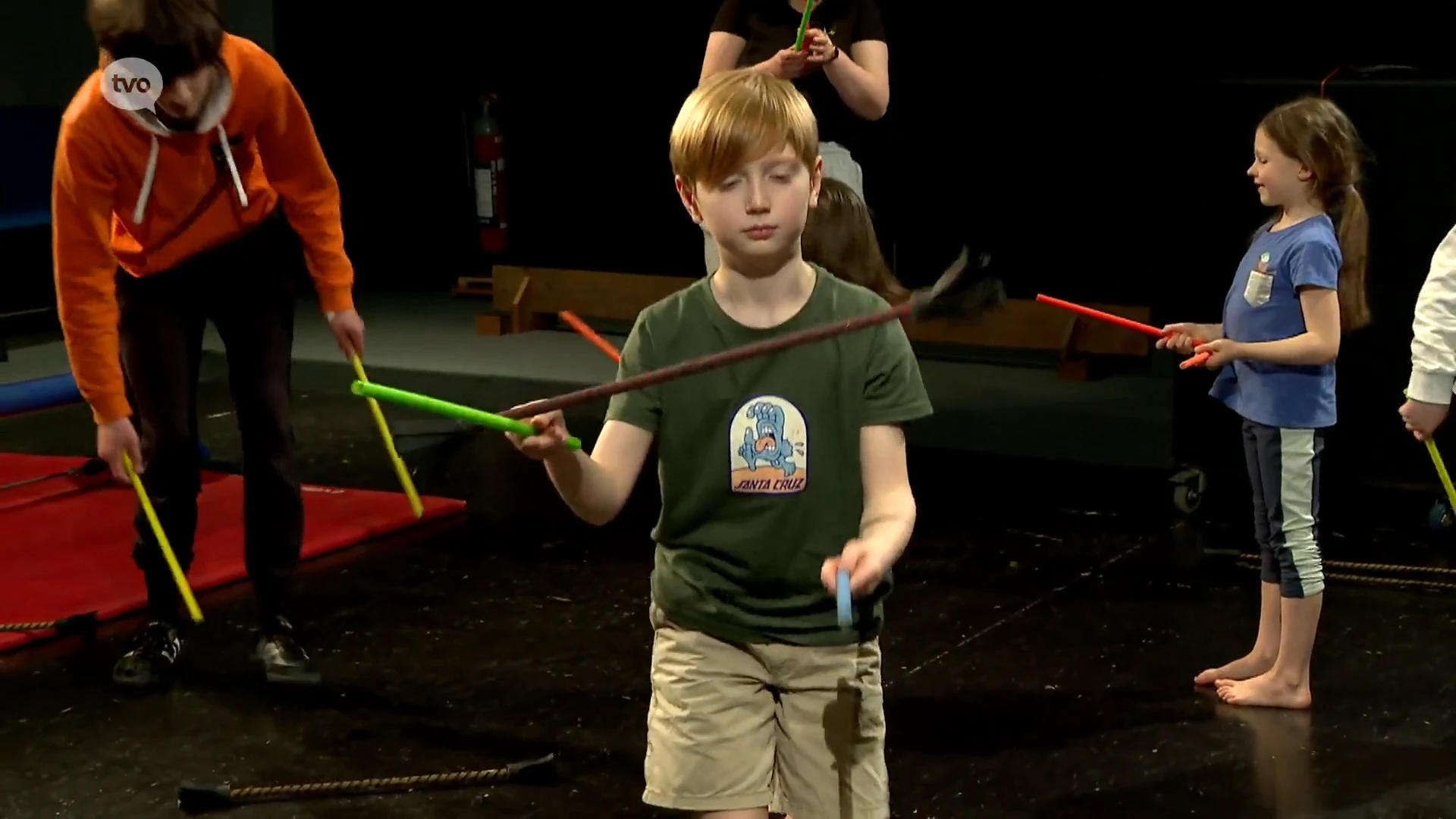 Kinderen leren zang- en circustalenten ontplooien tijdens workshops Cirk!aBoem in Aalst