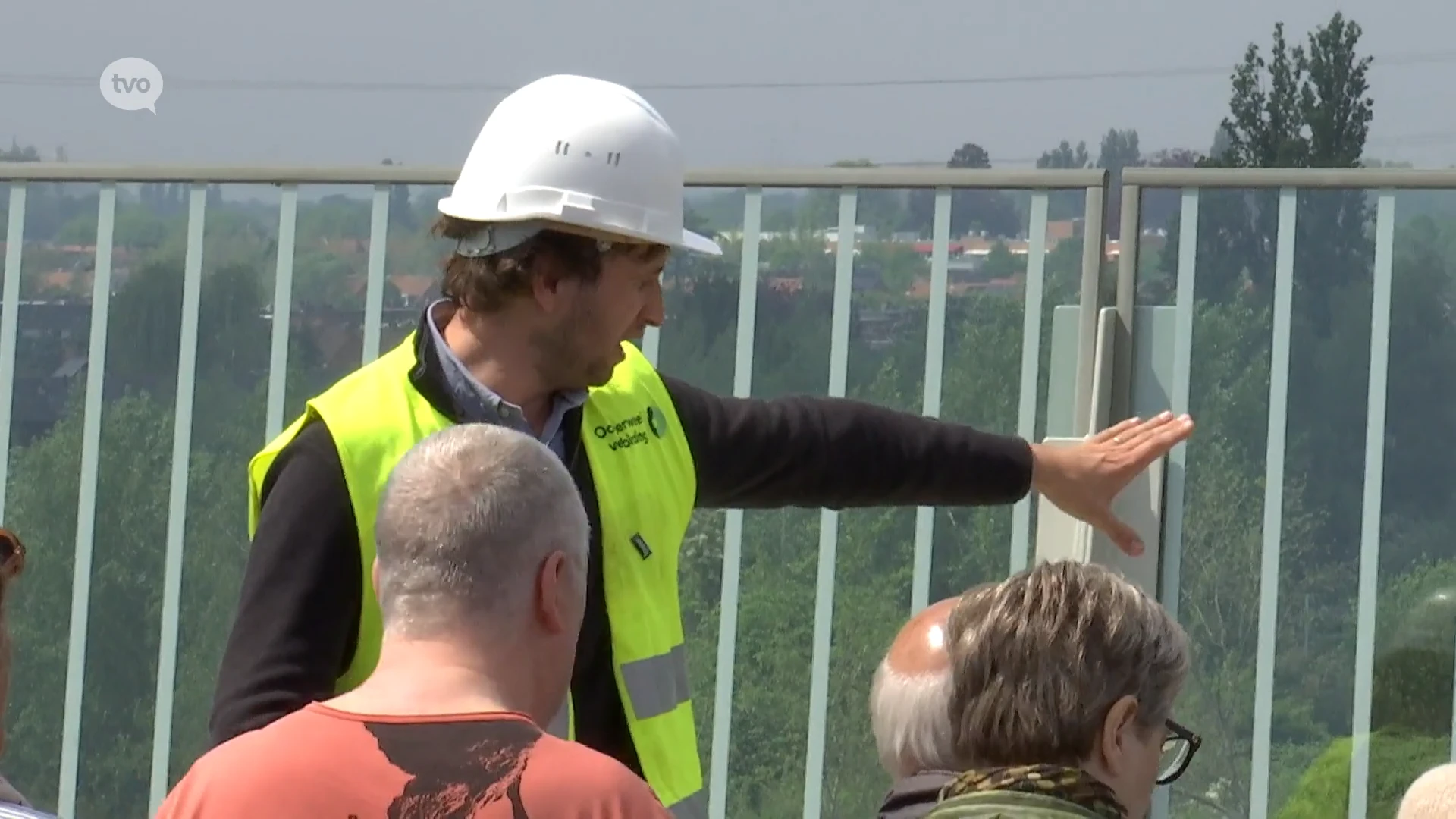 Buurtbewoners maken kennis met nieuwe fly-over: "Een heel speciaal gevoel"