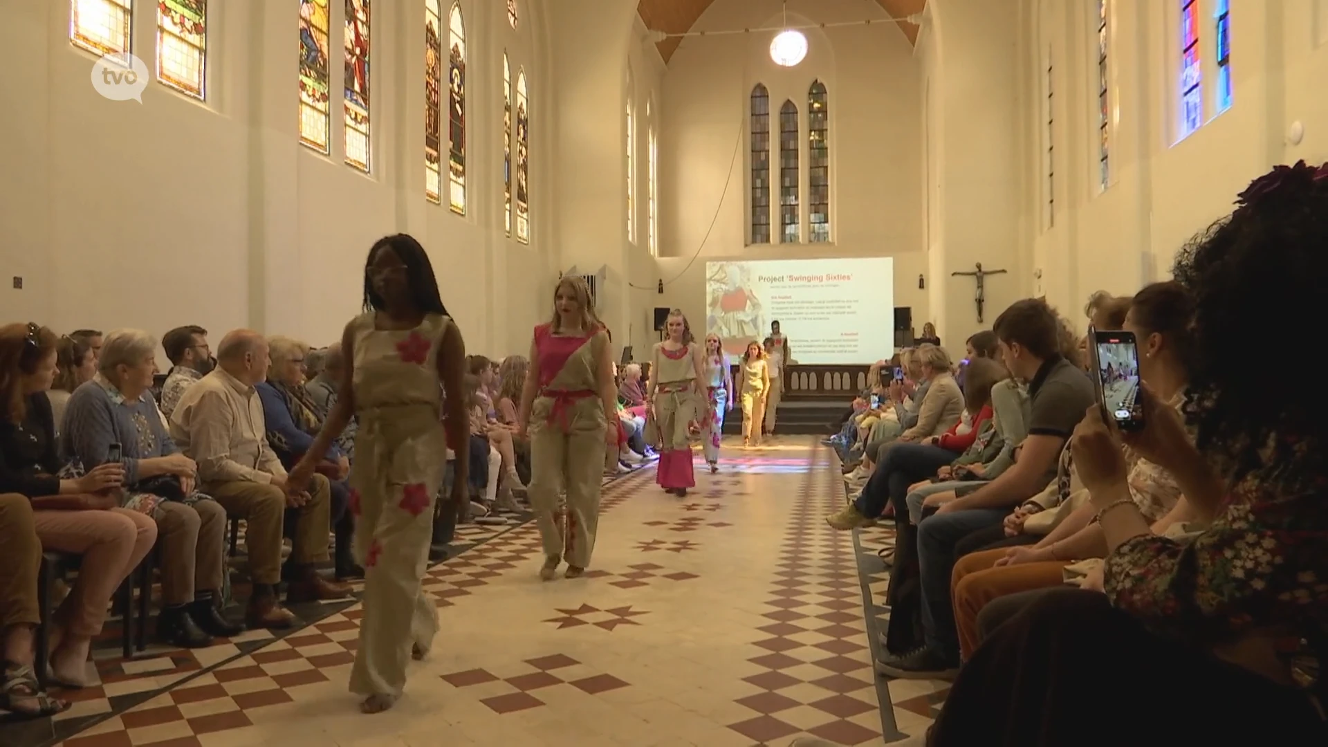 Modestudenten Portus Berkenboom brengen de 'swinging sixties' naar de catwalk