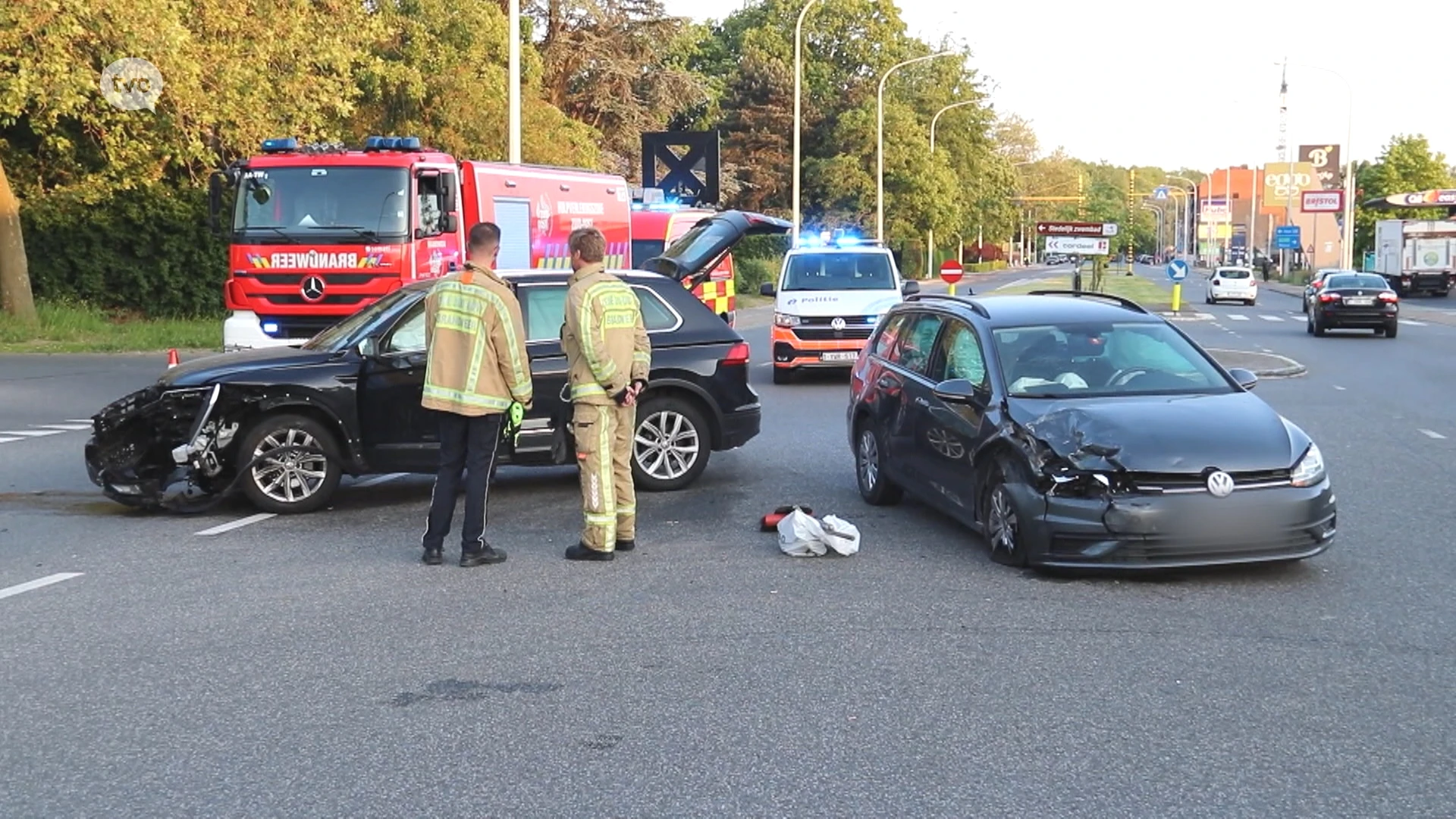 Bestuurder gewond na aanrijding op kruispunt Albrechtlaan met Zwembadlaan in Aalst