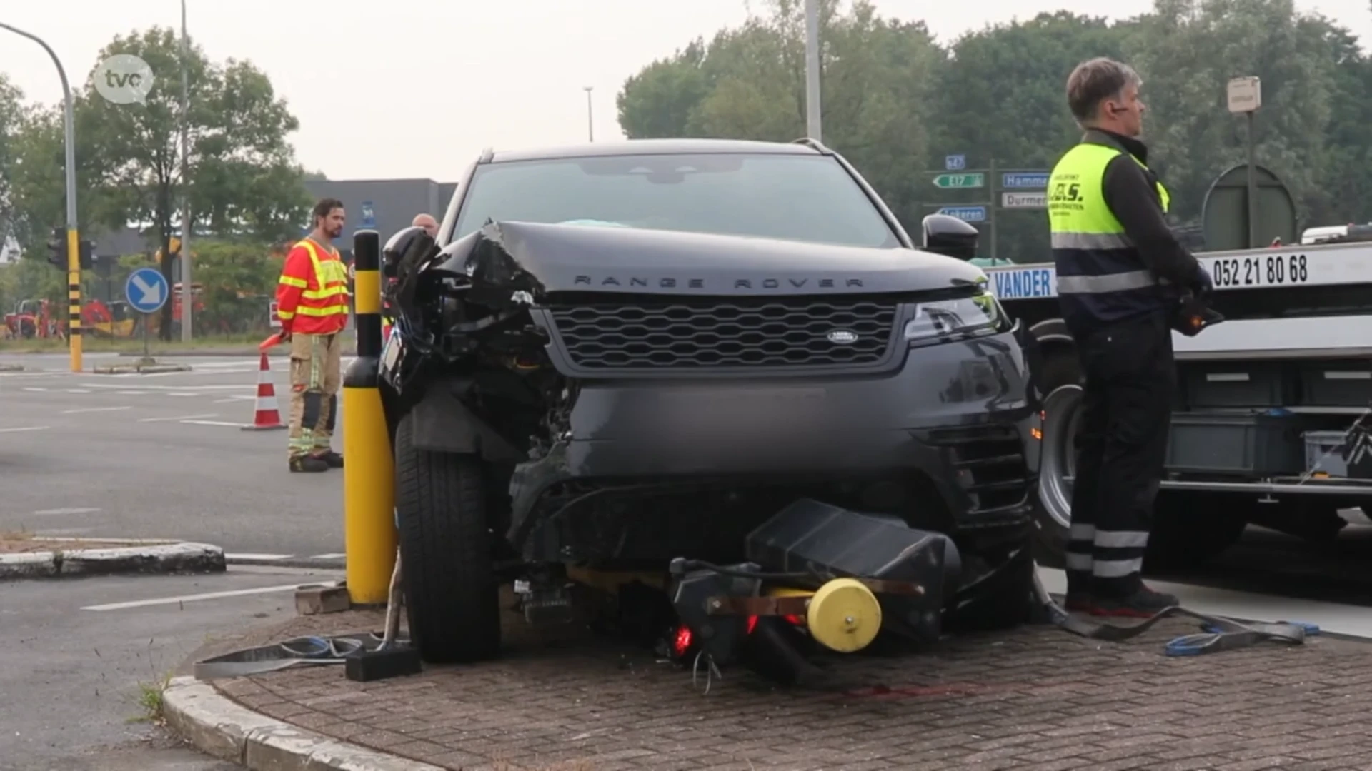 Zele: bestuurder knalt tegen verkeerslicht