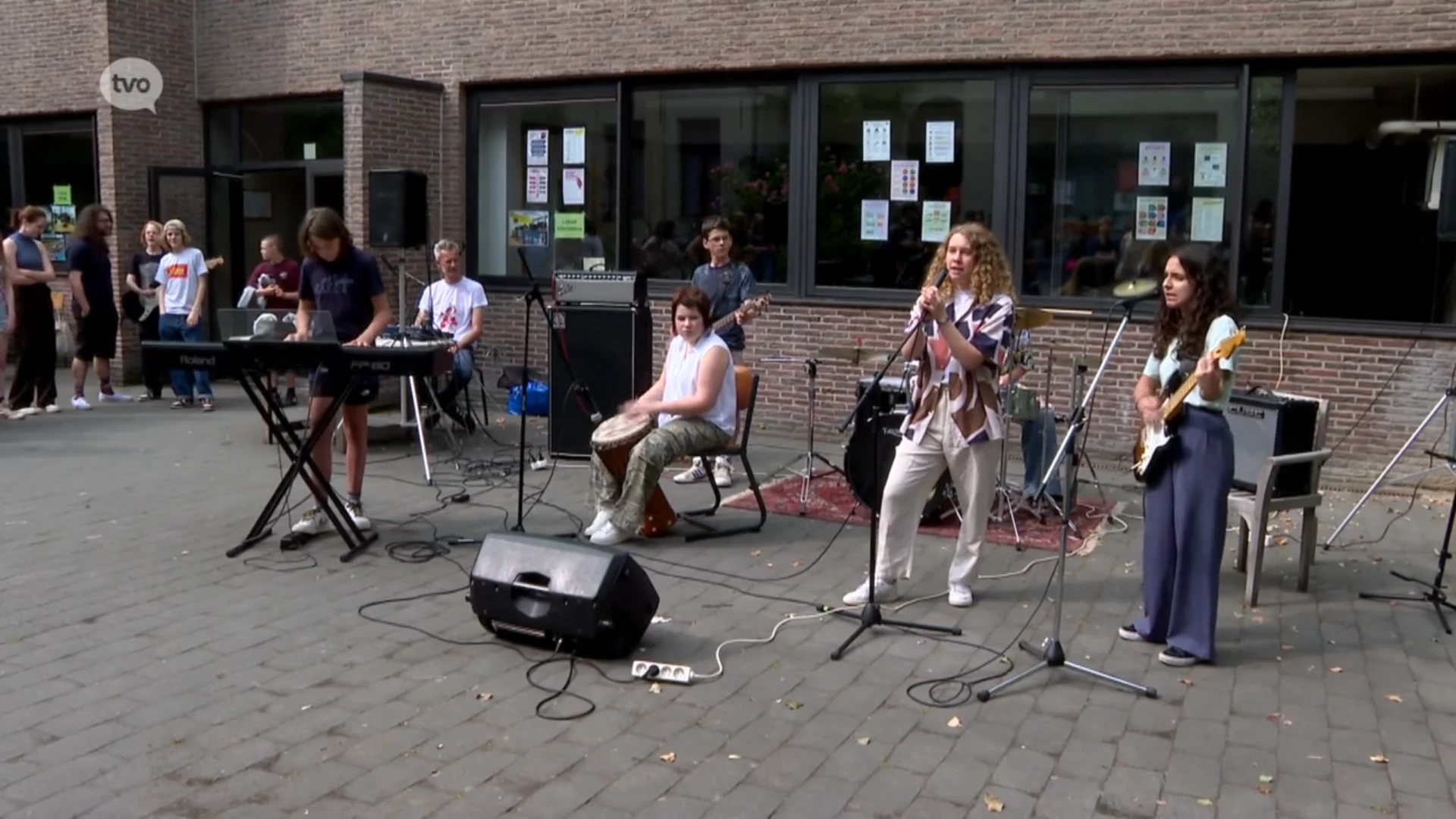 Leerlingen en leerkrachten van Lyceum in Aalst sluiten schooljaar af in festivalsferen