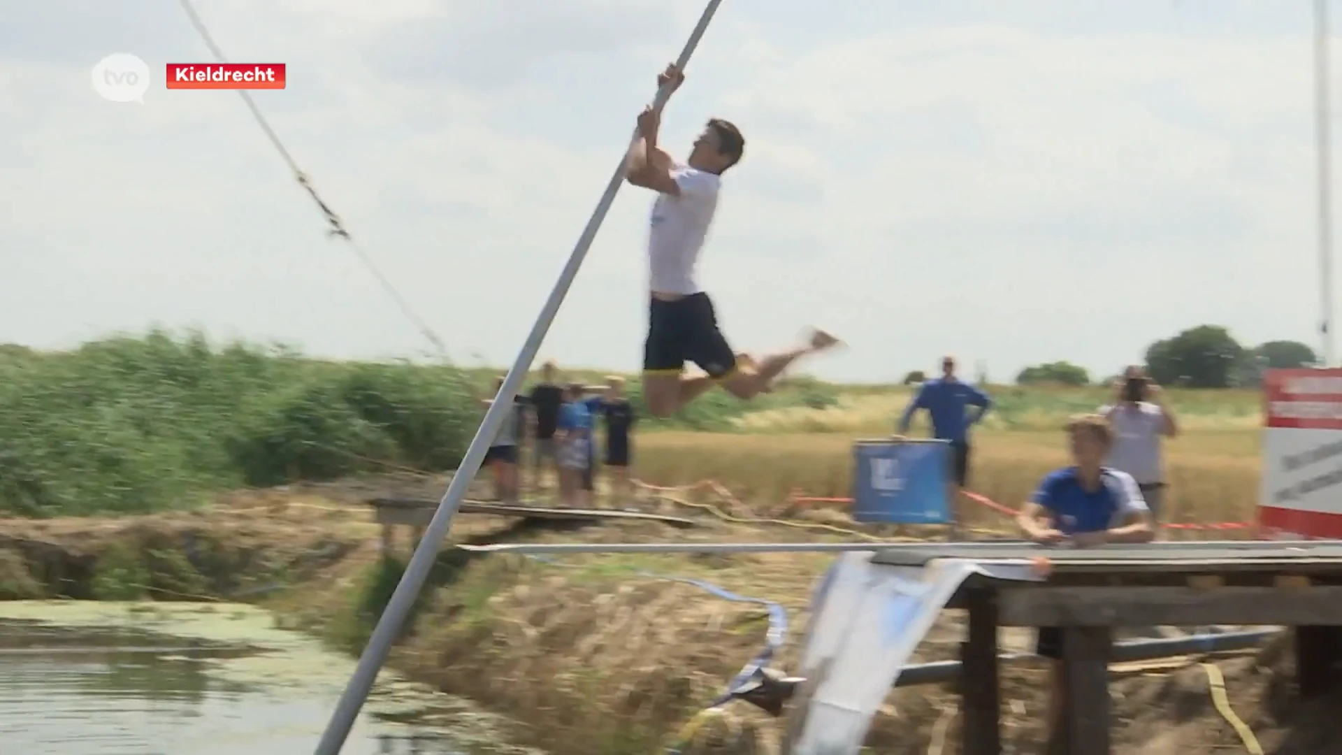 Fierljeppers maken Prosperpolder weer onveilig op Vlaams kampioenschap