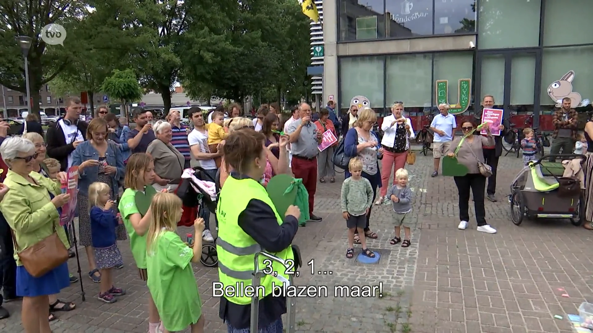 Ouders, kinderen en kinderbegeleiders voeren actie in Sint-Niklaas