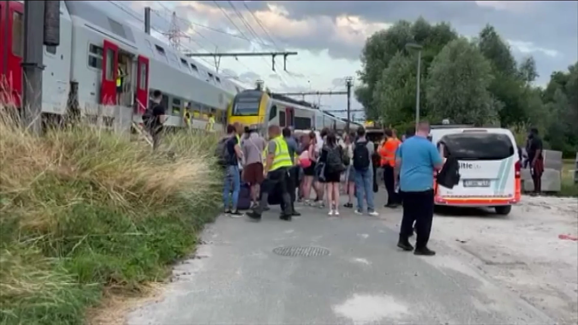 Trein ontspoord in Welle bij Denderleeuw