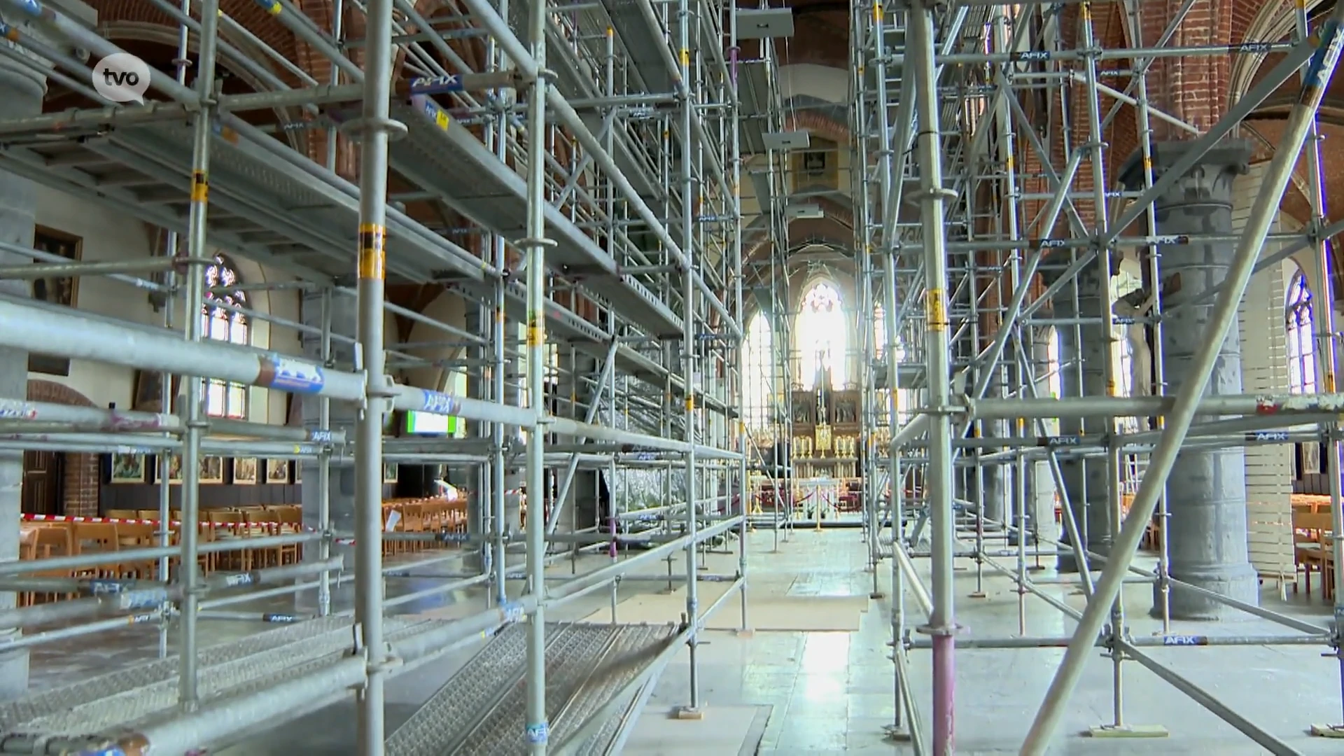 Stekense kerk tijdlang afgesloten voor erediensten door scheurtjes in gewelf