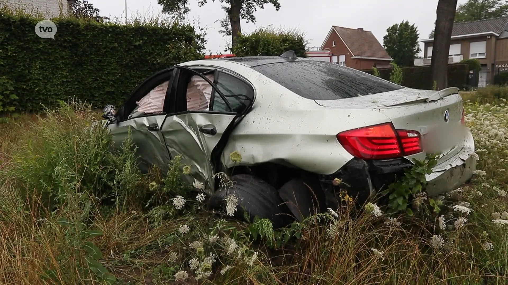 Zwangere autobestuurster en twee kinderen gewond na zware klap op N70 in Beveren