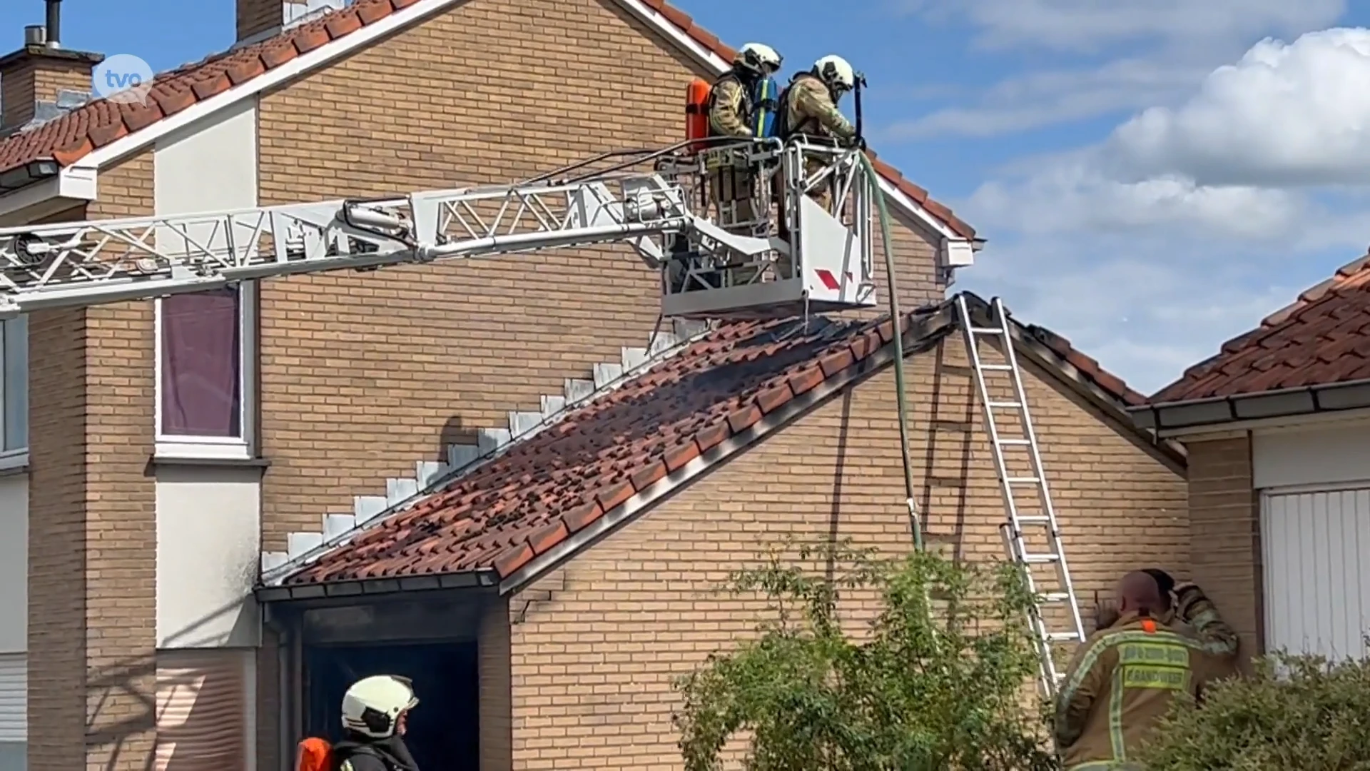 Garage brandt uit in Schendelbeke, kinderen kunnen nog net naar buiten