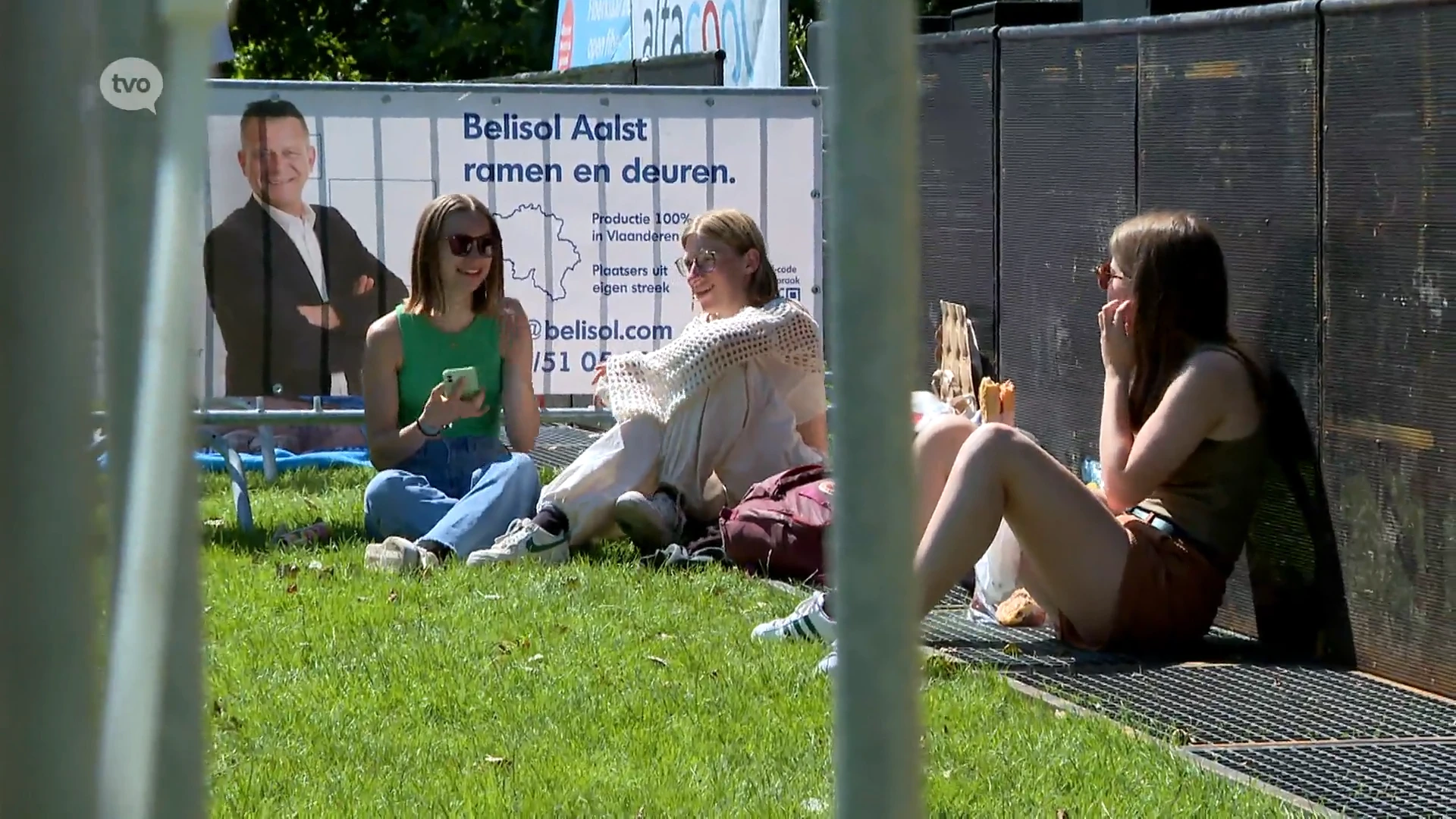 Trouwe fans van Pommelien Thijs al sinds vanochtend op post voor Parkconcert van vanavond in Aalst