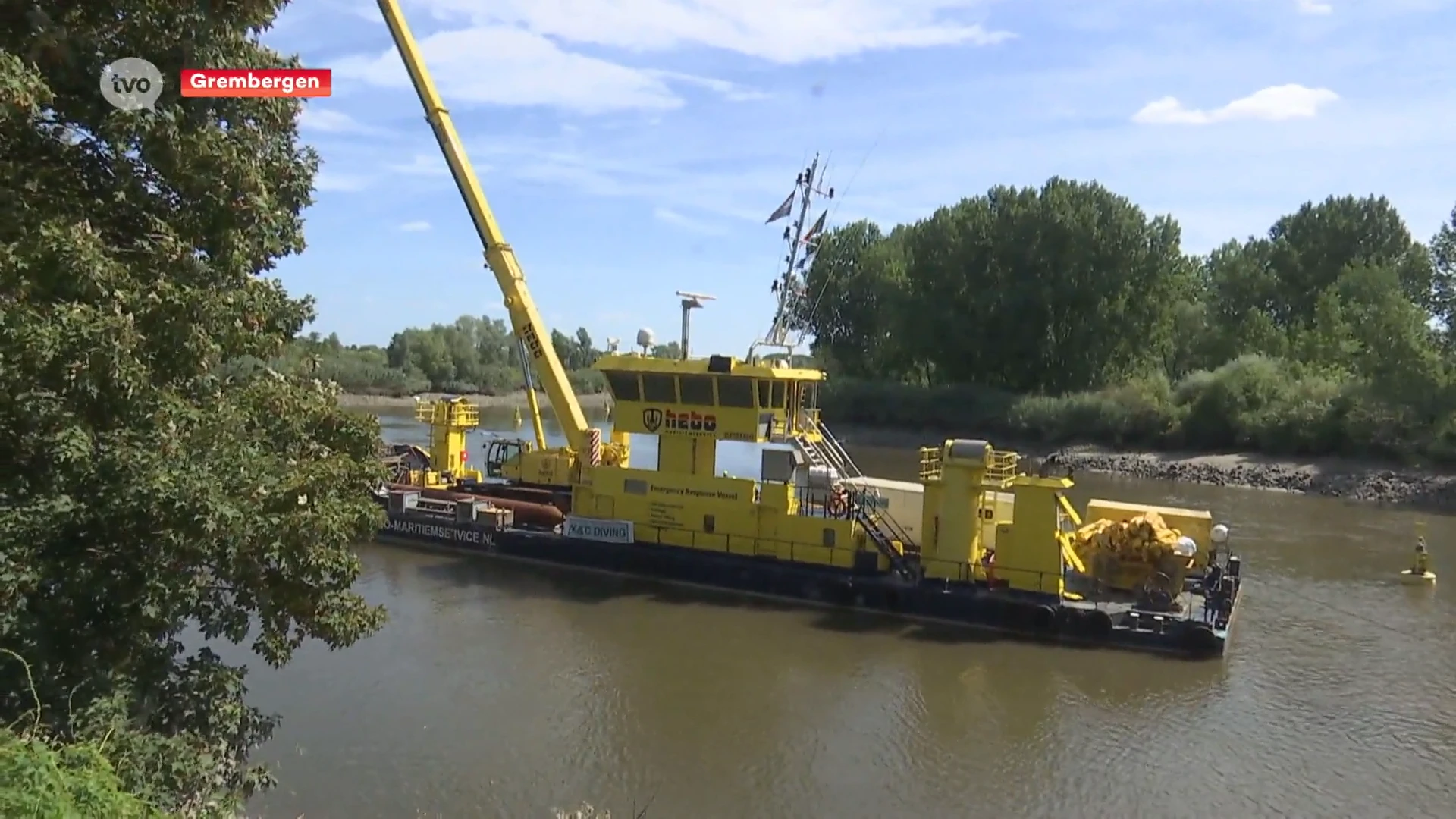 Dag voor berging onderzoeken duikers gezonken binnenschip in Grembergen