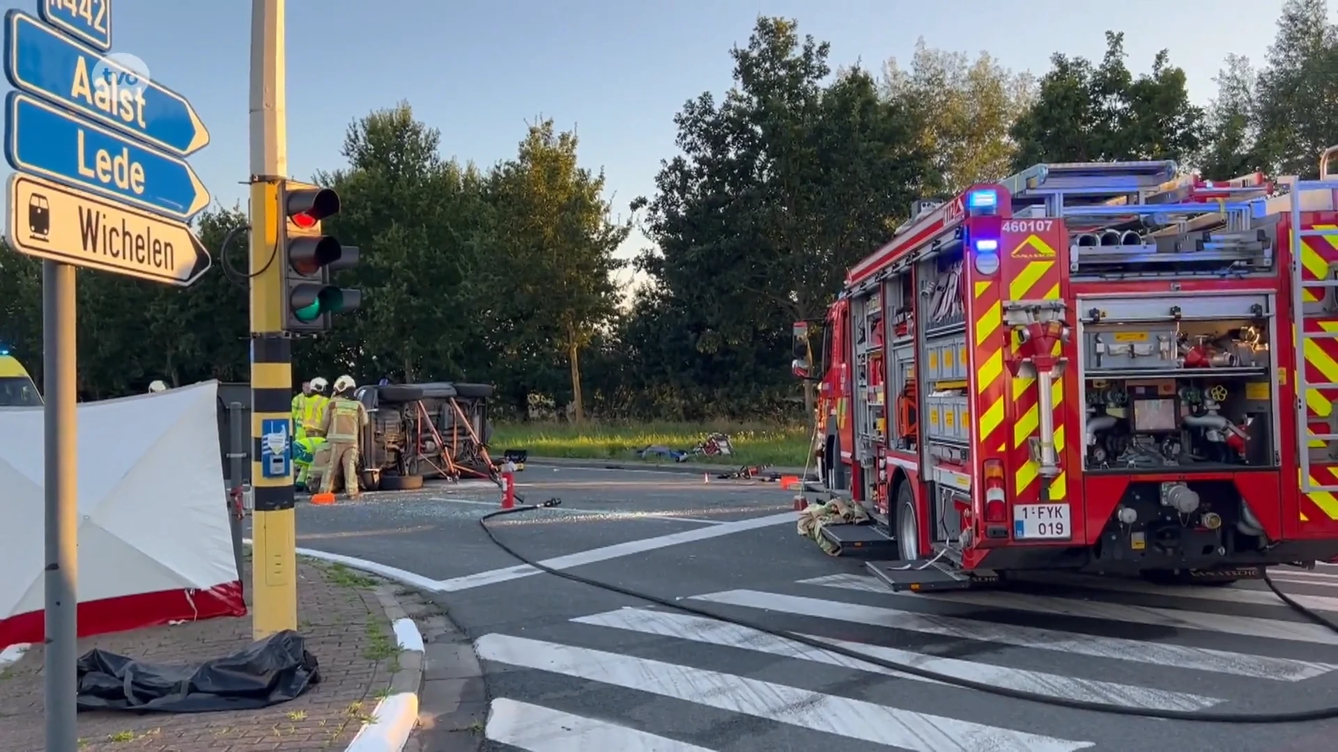 Zware botsing op kruispunt in Wichelen, één persoon kritiek