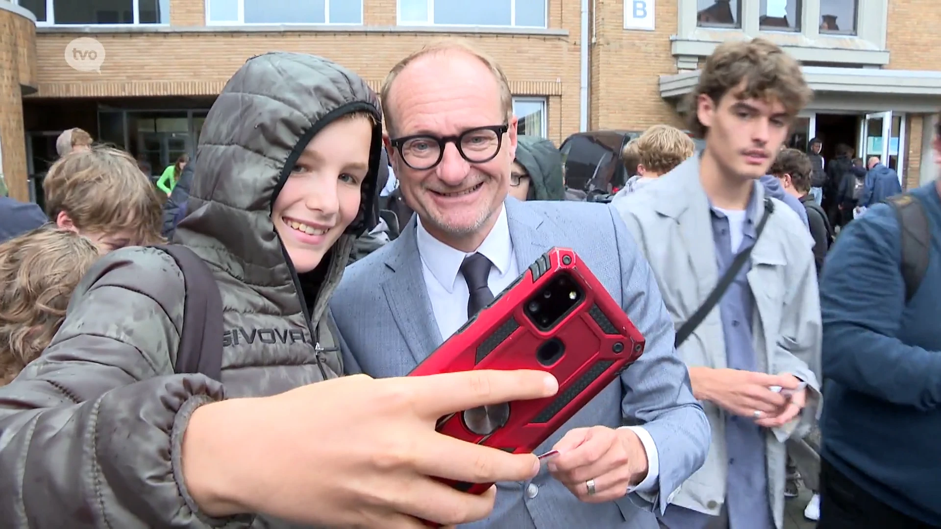 Ben Weyts predikt op VTI in Aalst het Nederlands als enige taal op school: "Er is maar één schooltaal: het Nederlands"