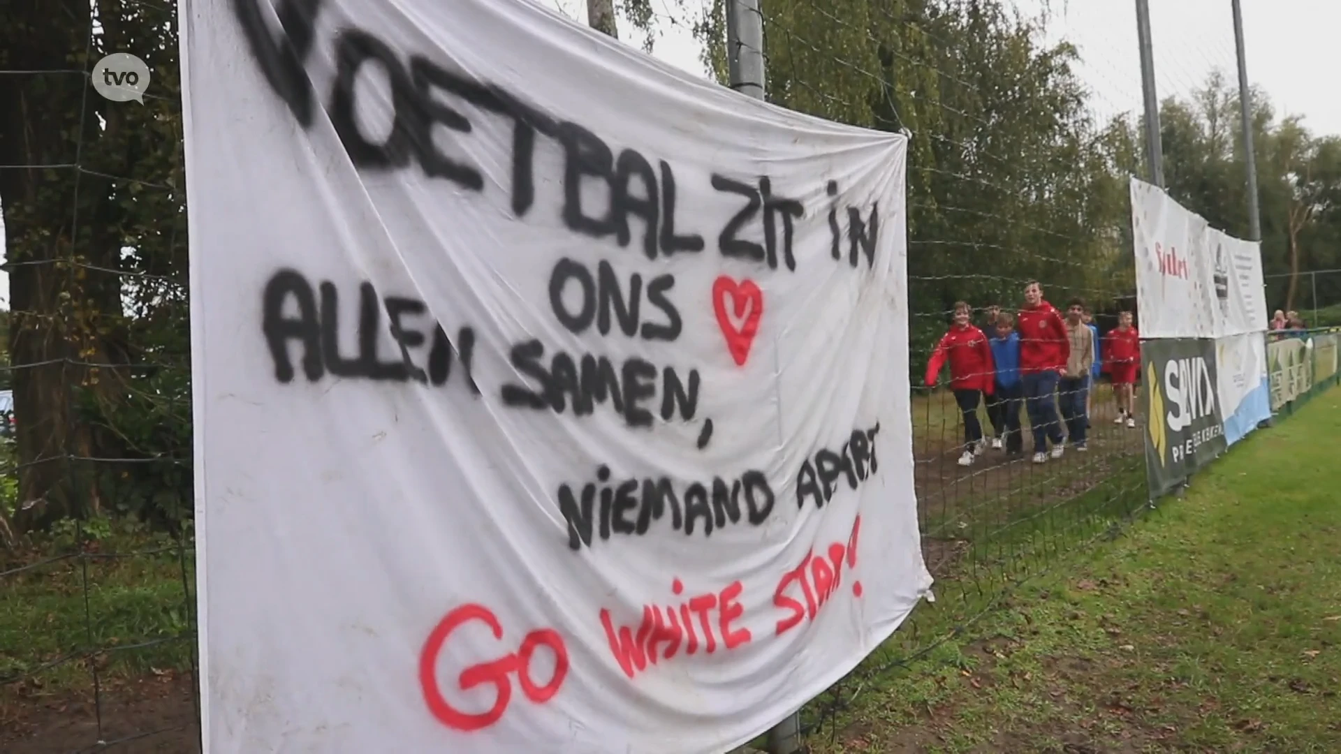 Jeugdtrainers en spelers U21 White Star Sombeke nemen het op tegen Schellebelle om forfaitnederlaag te vermijden en duidelijk signaal naar jeugdspelers te geven