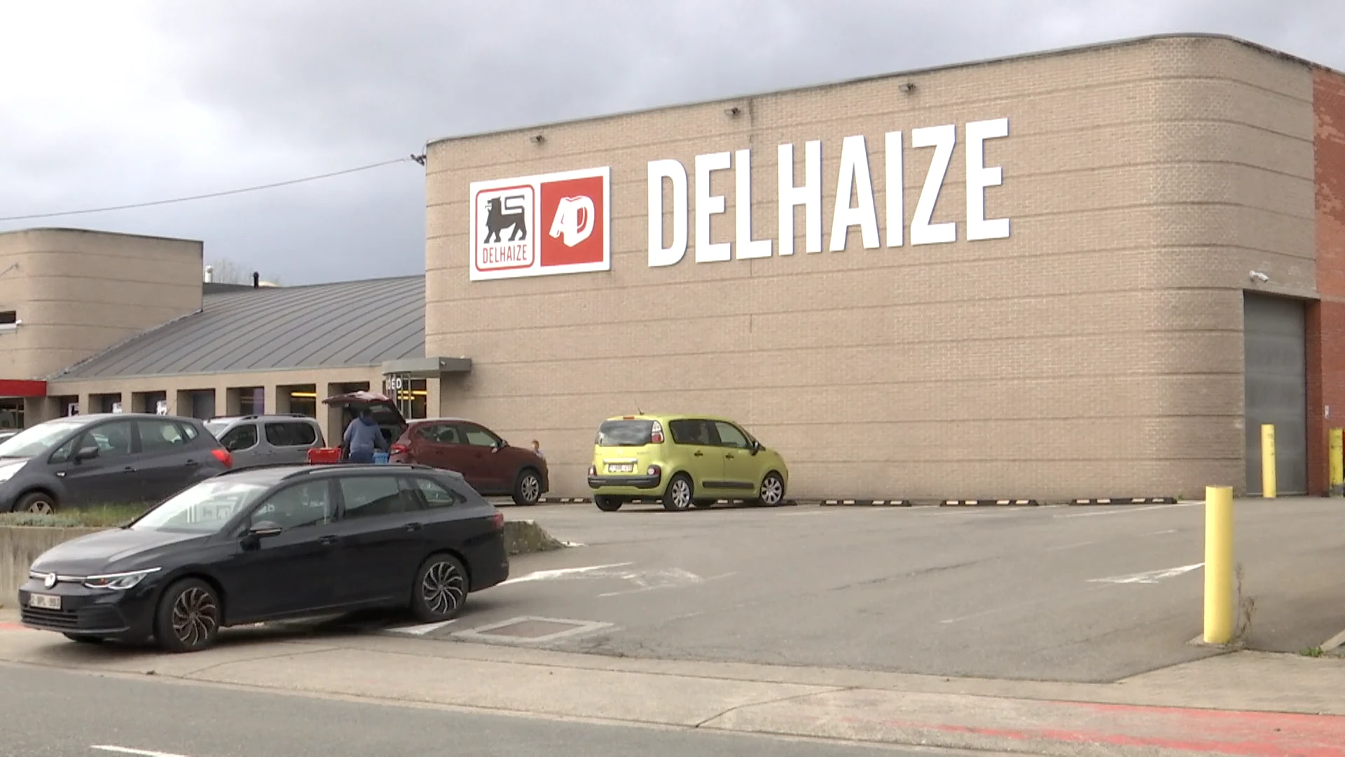 Sociale inspectie valt Wase Delhaize- en Carrefourvestigingen binnen: zwartwerkers en illegalen aangetroffen