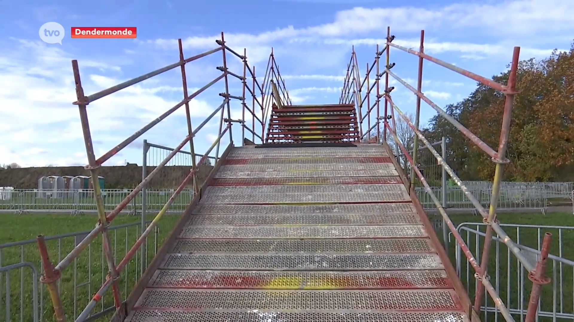 Wasbord, zandstrook én lange brug: spektakel gegarandeerd op wereldbekermanche veldrijden in Dendermonde