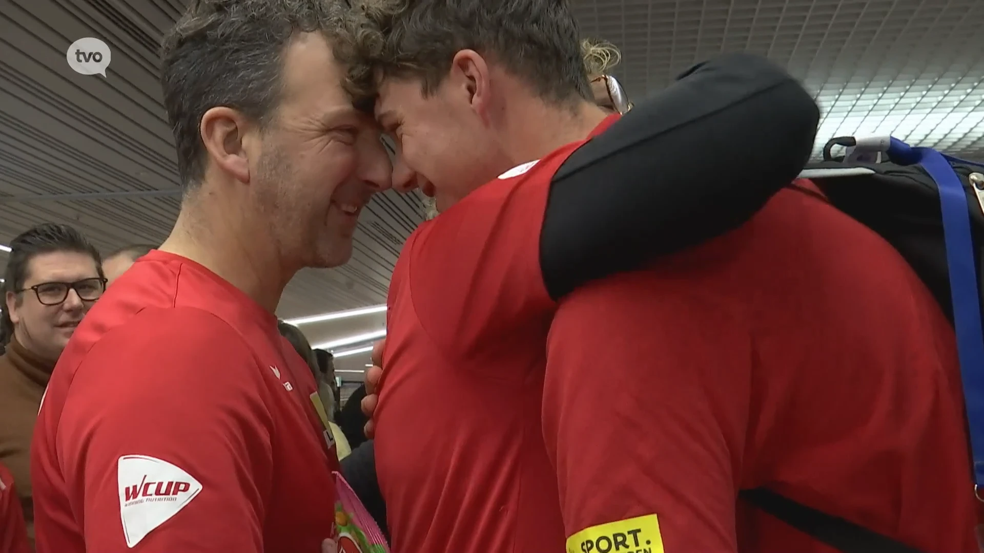 Kersverse wereldkampioenen beachvolley krijgen gouden ontvangst op Zaventem