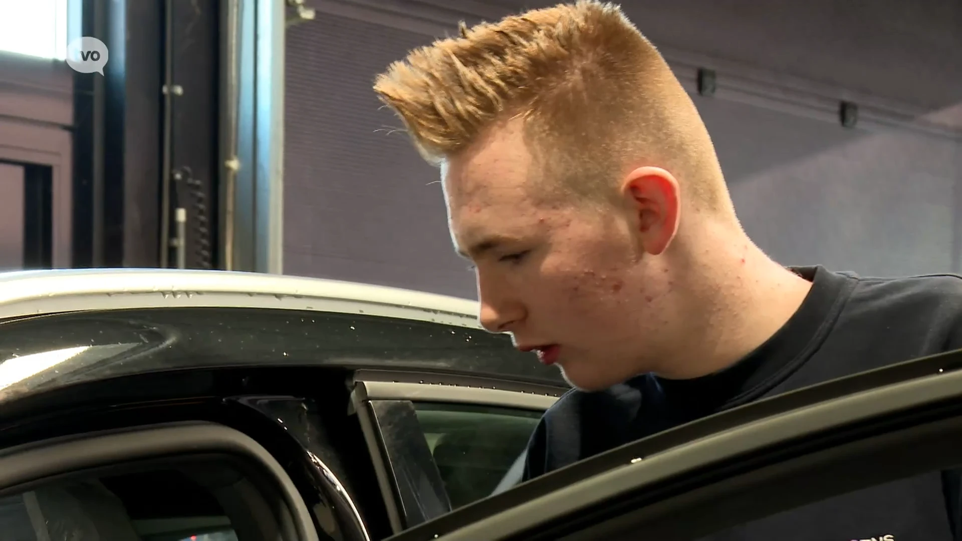 Emiel (15) uit Beveren heeft autisme spectrum stoornis en mag meewerken in garage in Lokeren