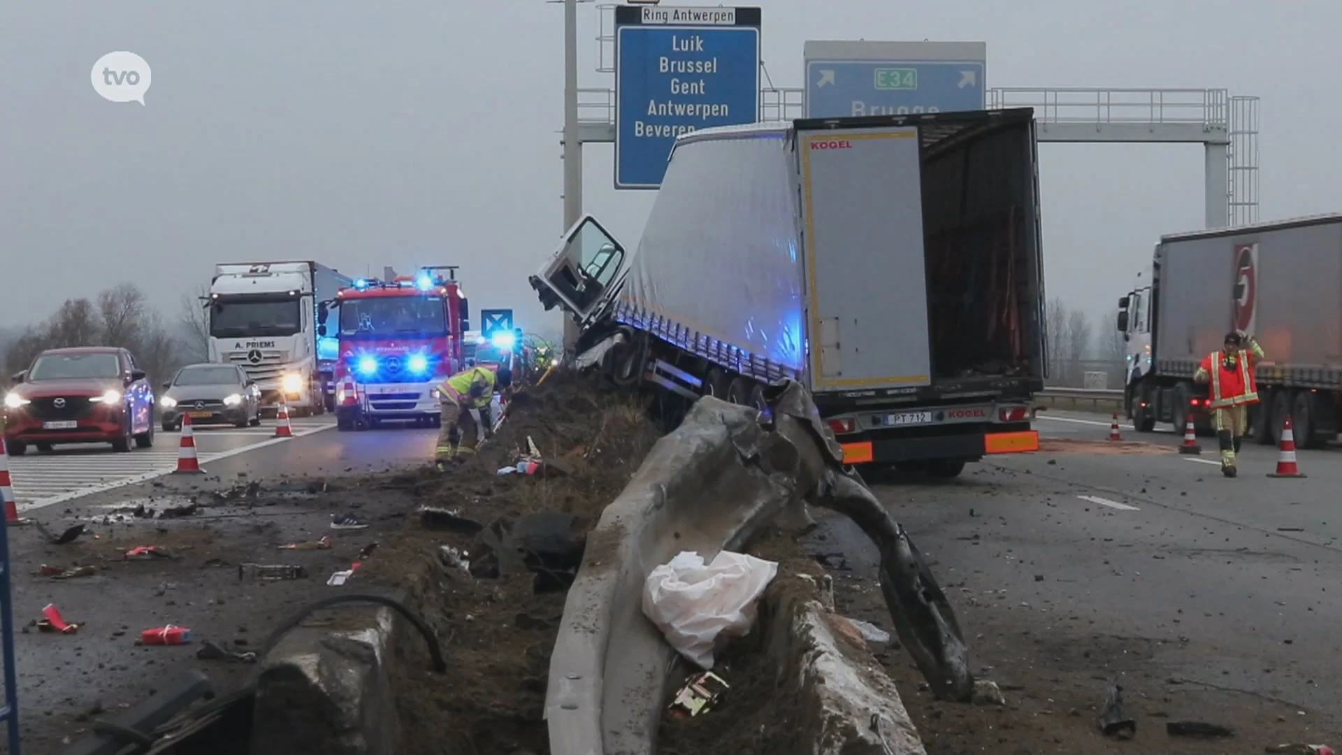 Truckchauffeur zwaargewond na verkeersongeval aan Beverentunnel in Kallo