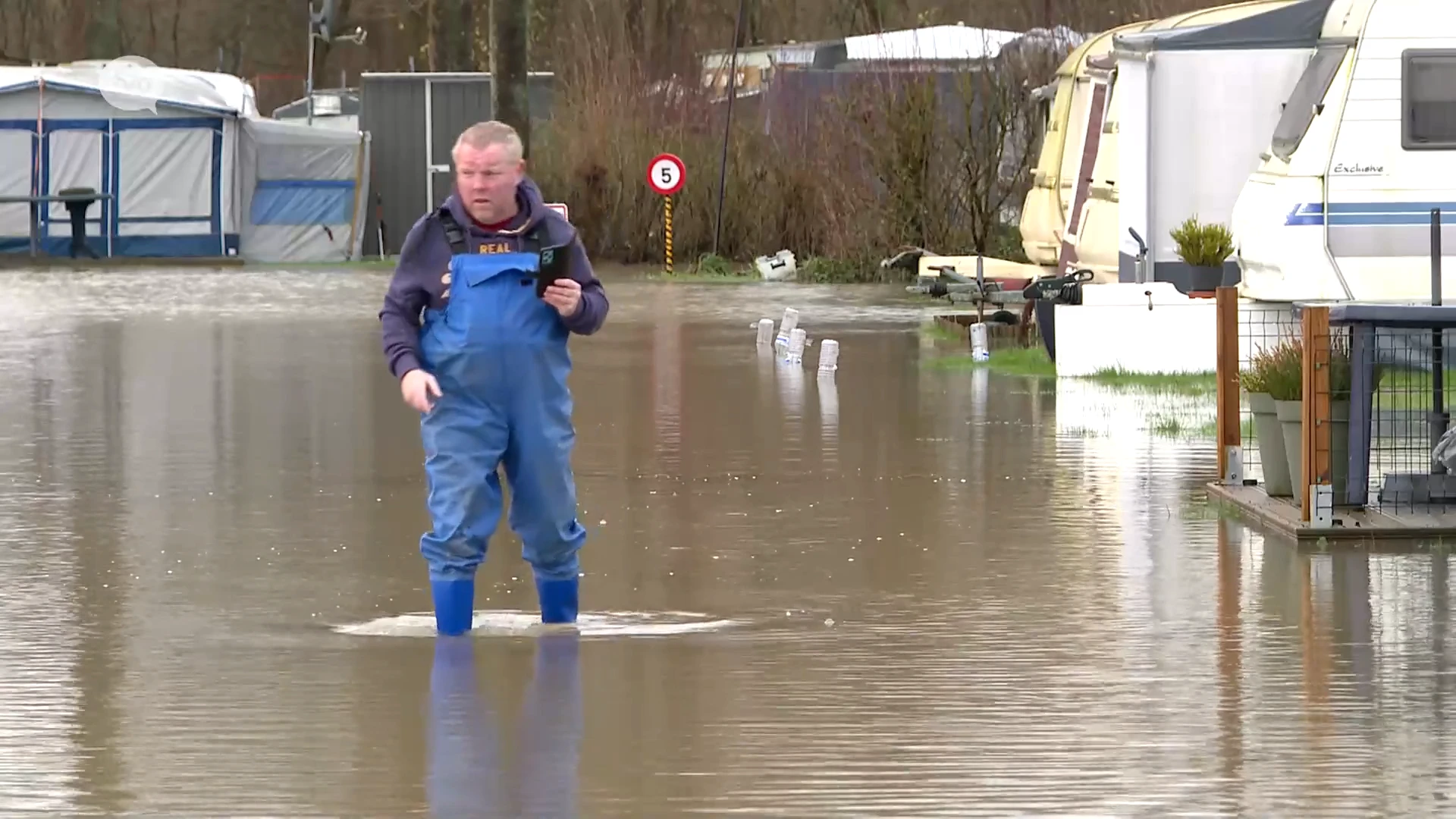 De Gavers staat helemaal blank, kampeerders mogen nog altijd niet terug naar camping