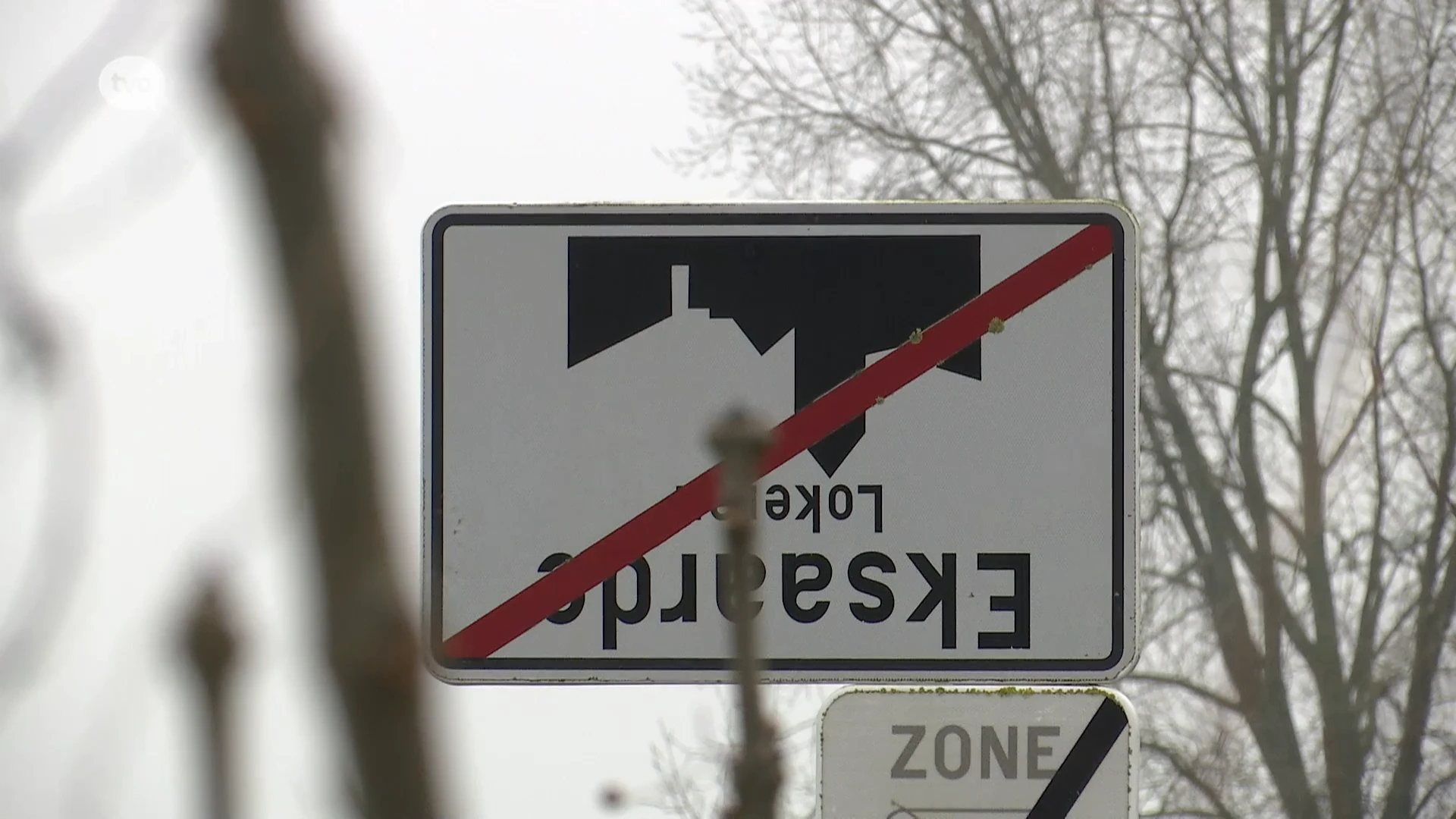 Oost-Vlaanderen op z'n kop: boze boeren hangen plaatsnaamborden ondersteboven