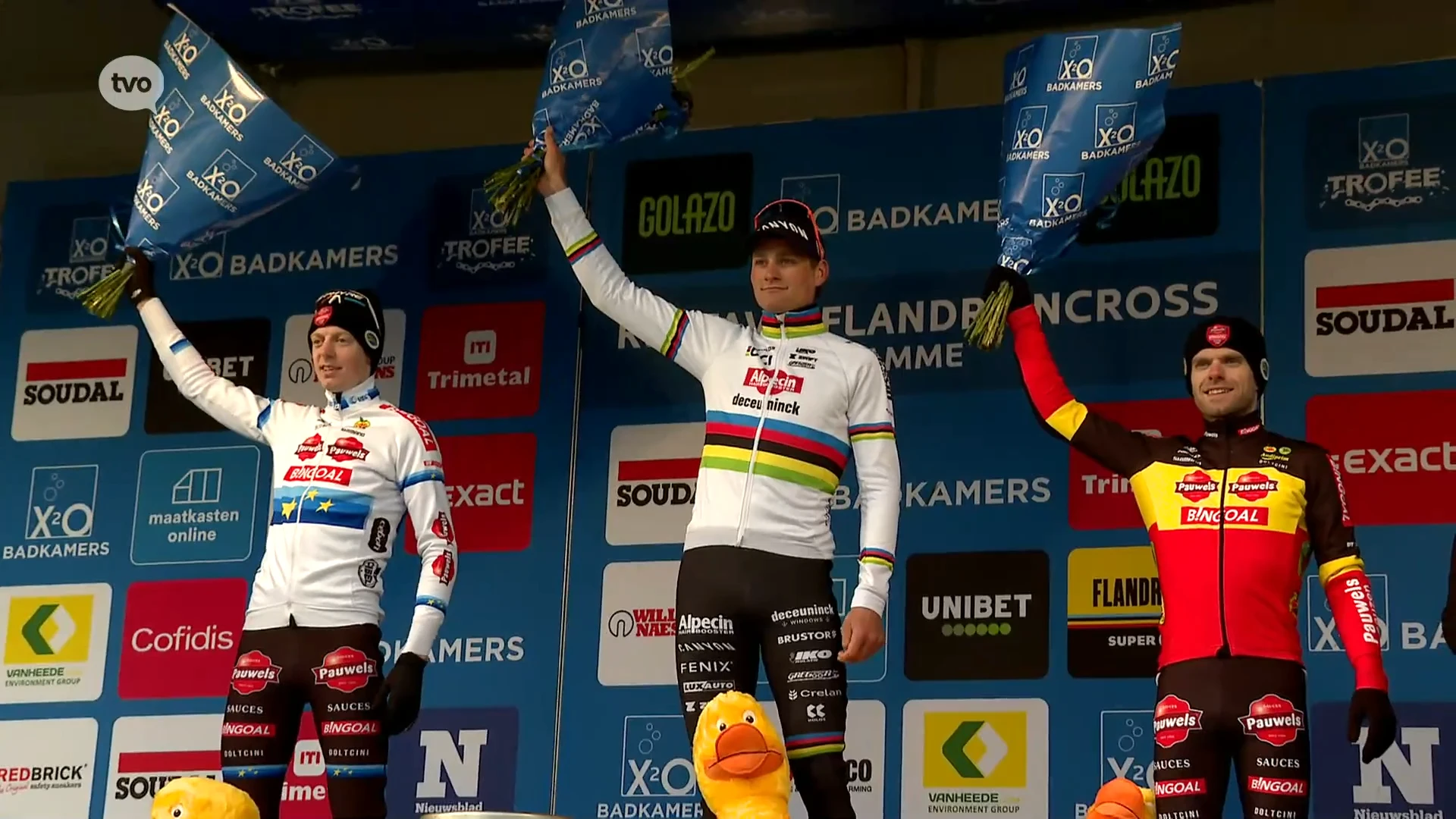 Prachtig podium in Hamme: wereldkampioen Mathieu Van der Poel wint de Flandriencross voor Vanthourenhout en Iserbyt