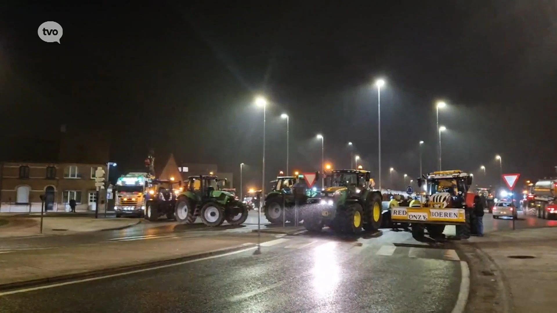 Boze boeren werpen blokkade op aan rotonde De Ster in Sint-Niklaas