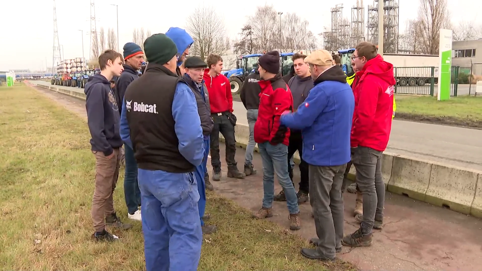 Boze boeren 'jagen' op Vlaams minister Zuhal Demir in Waaslandhaven