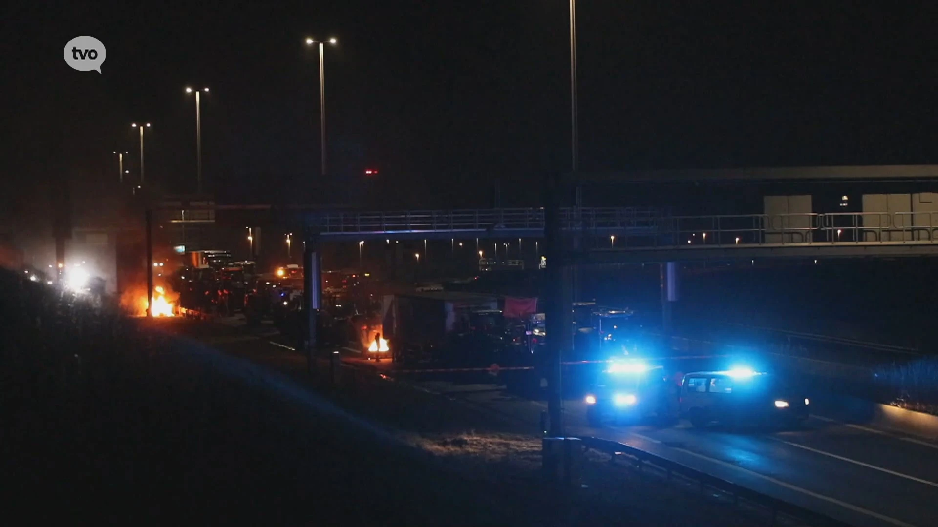 Boeren werpen blokkade op aan Beverentunnel en trekken vervolgens naar grensovergangen