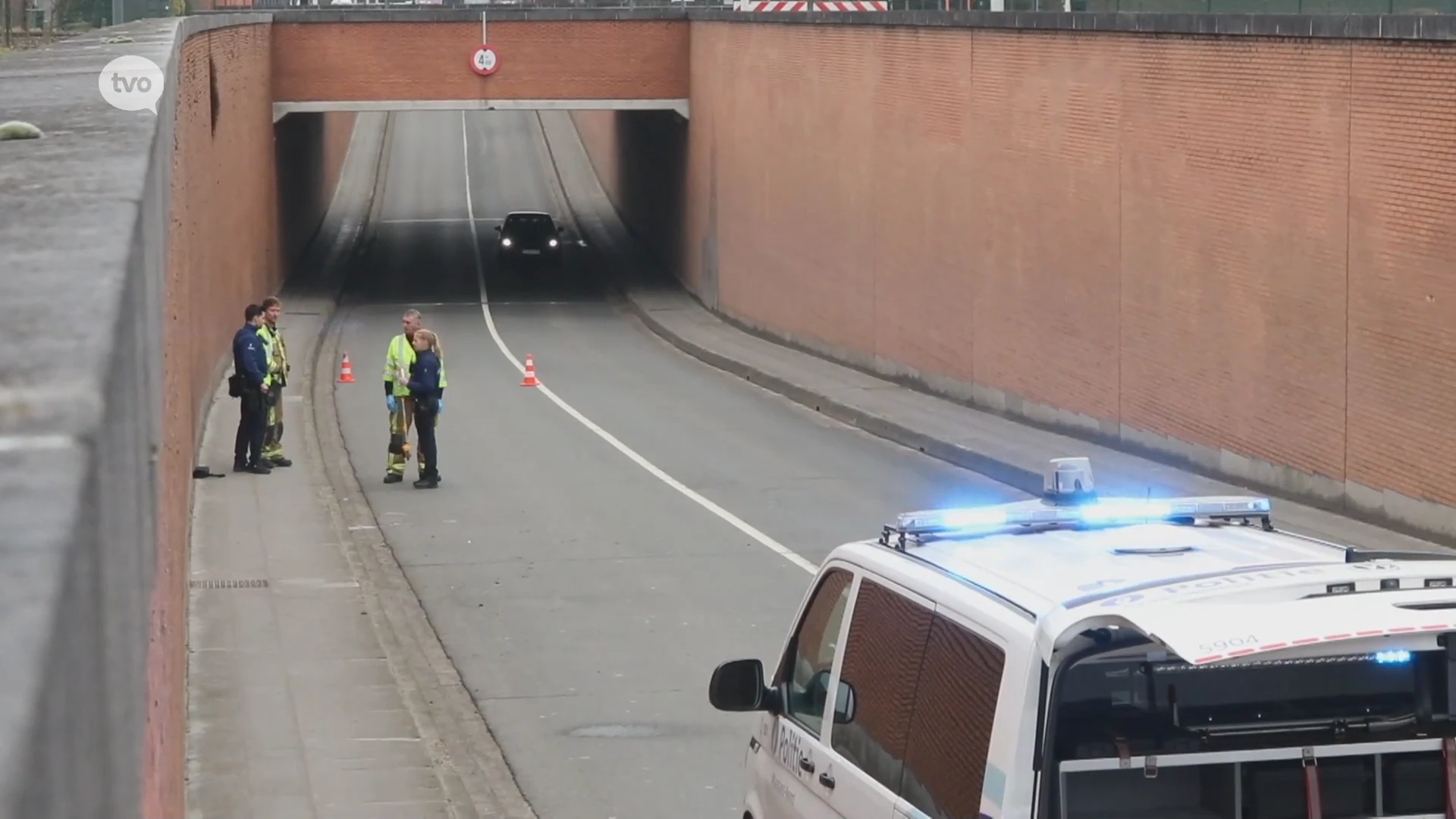 Man zwaargewond nadat hij onder vrachtwagen belandt in Beveren