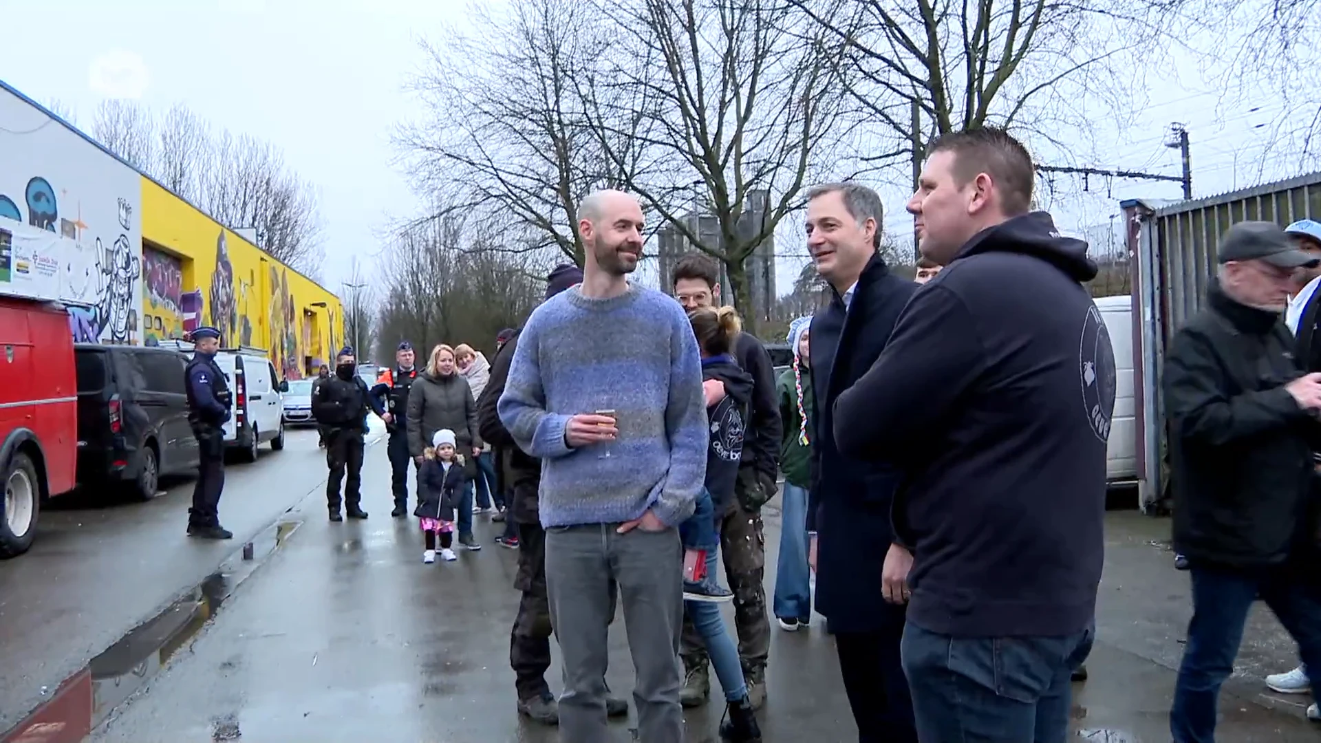 Premier De Croo bezoekt eigen karikatuur: "Lachen met Vivaldi? De regering gaat inderdaad wat op en af"