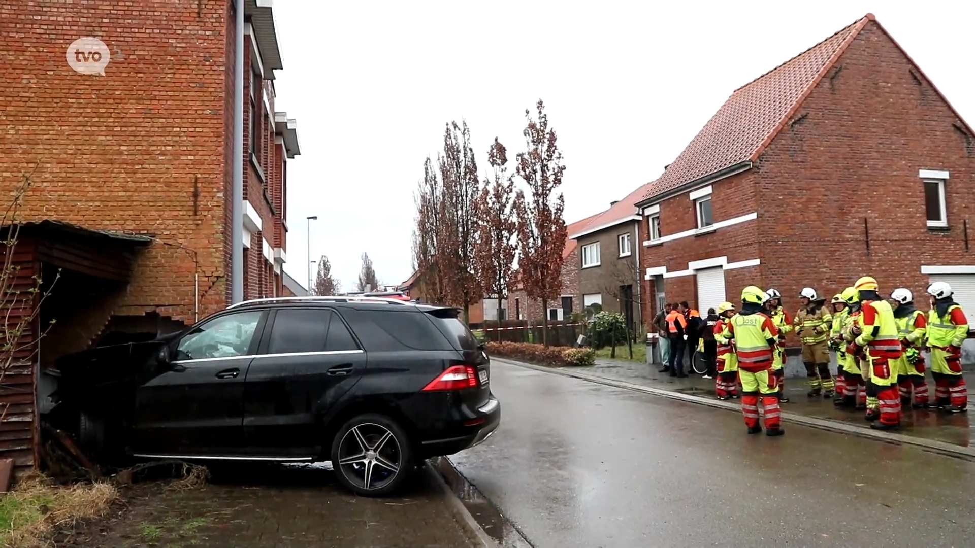 Zele: Auto rijdt tegen gevel, huis onbewoonbaar