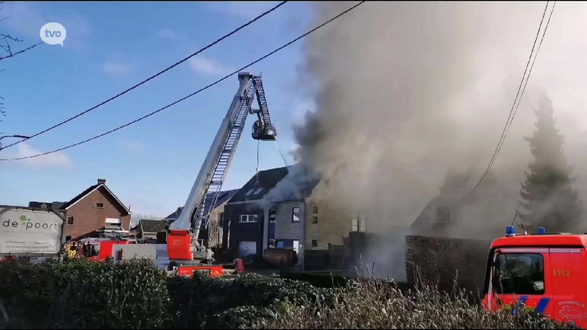 Zware woningbrand in Zottegem: rookpluimen van ver te zien