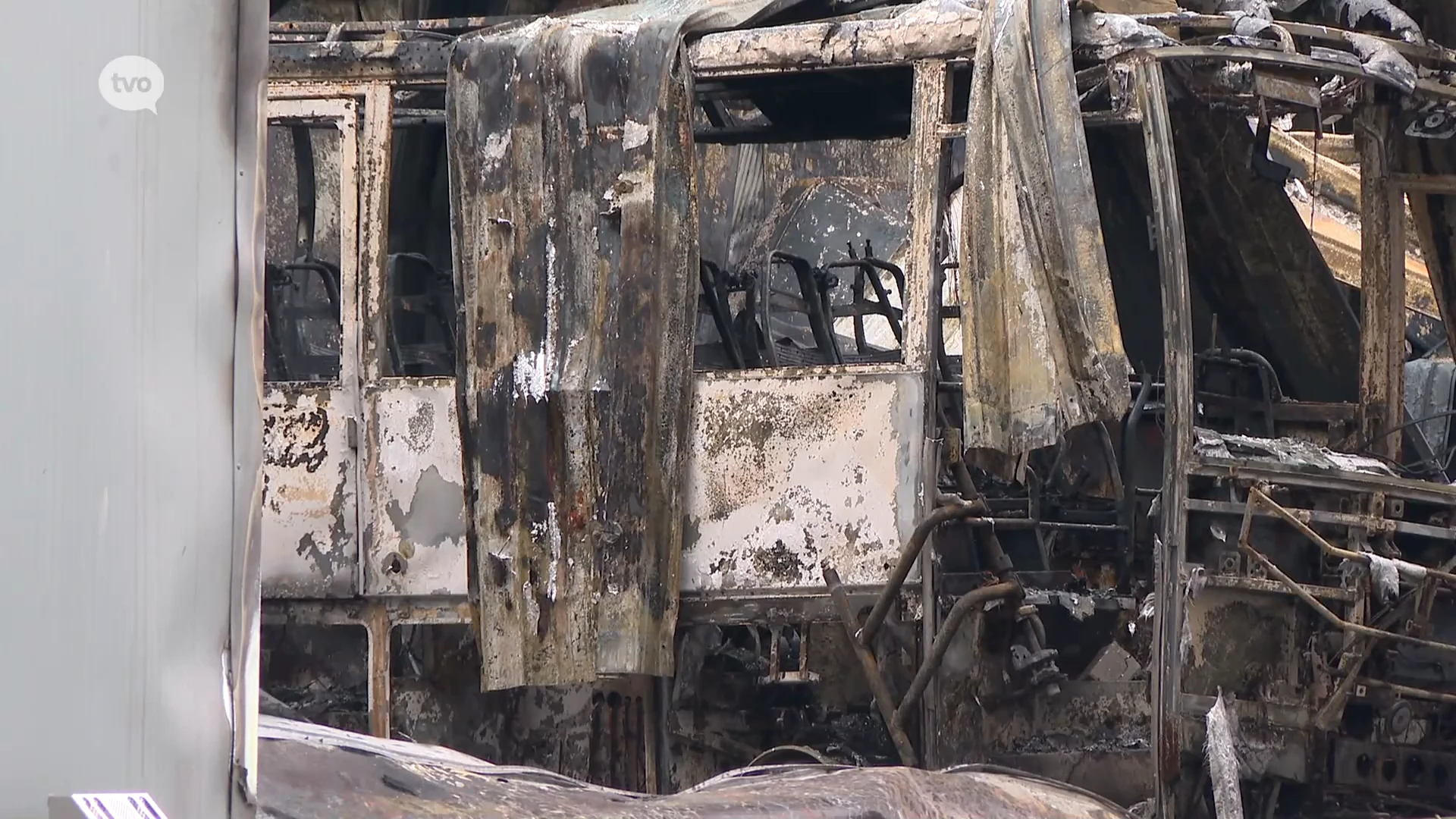 Dag na zware brand bij busbedrijf in Lebbeke: "Kwaad opzet is uitgesloten"